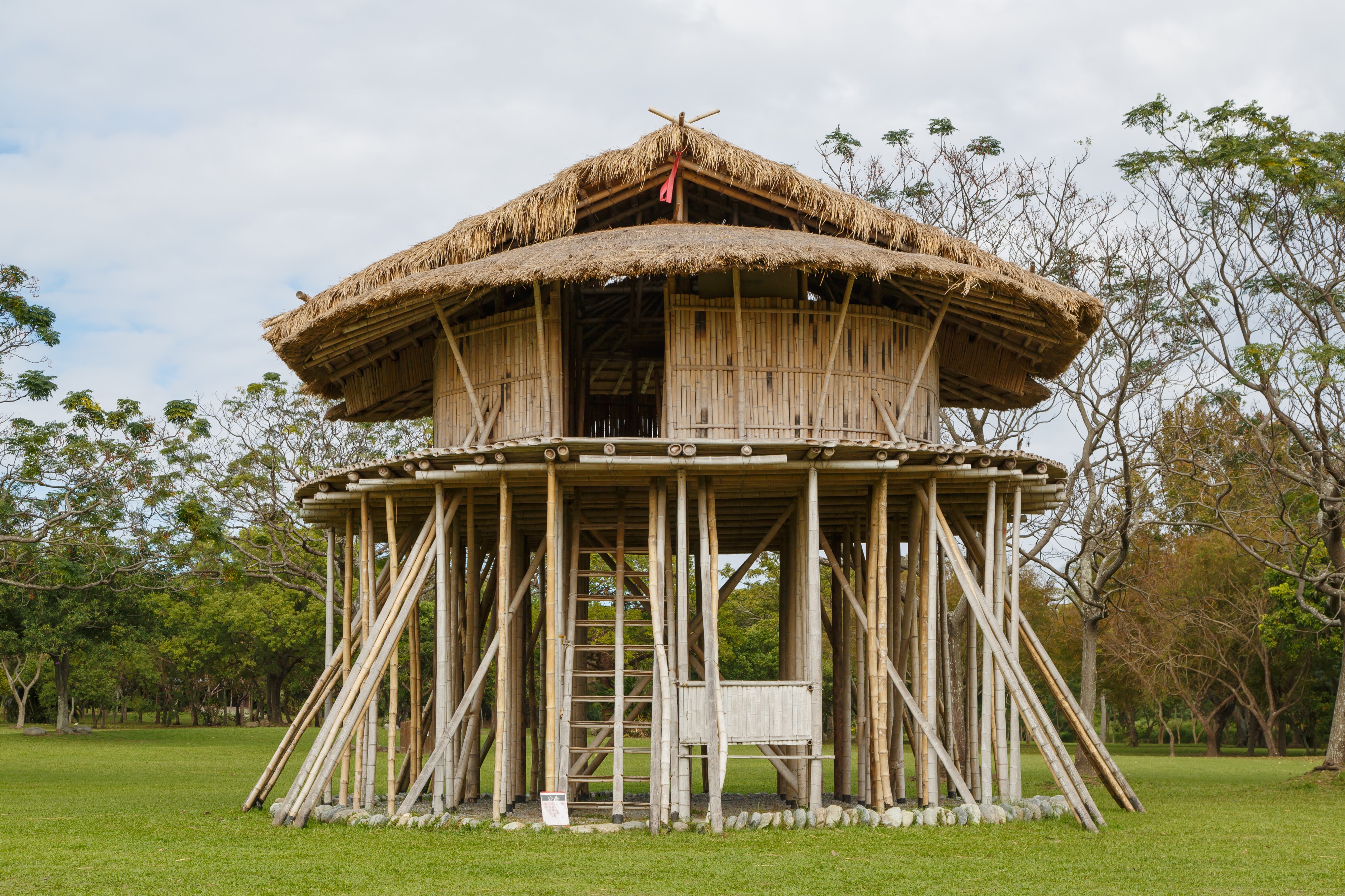 Beinan Taitung Taiwan Aboriginal-Stilt-House-01