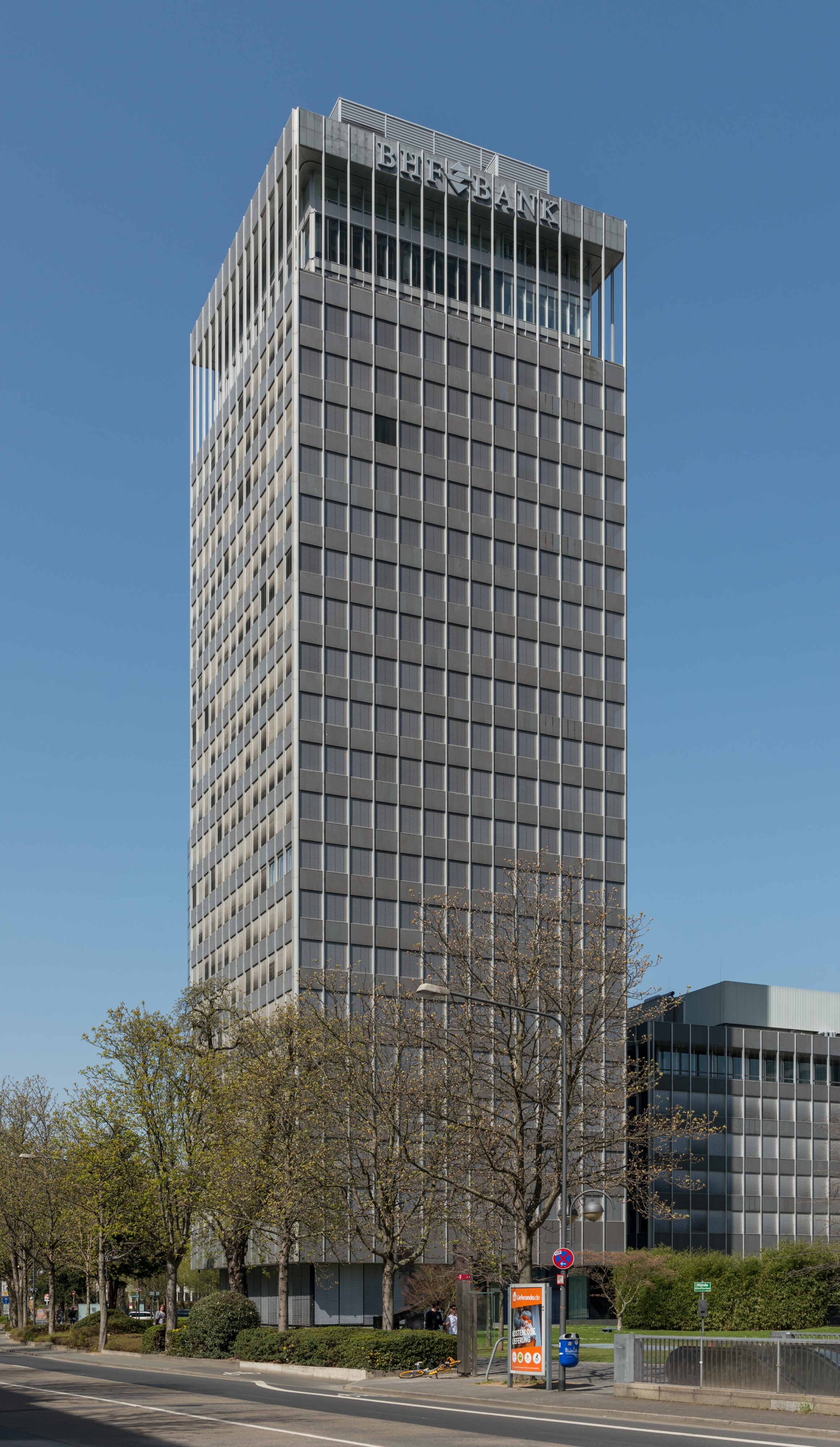 BHF-Bank-Hochhaus, Frankfurt, Southeast view 20180408 1
