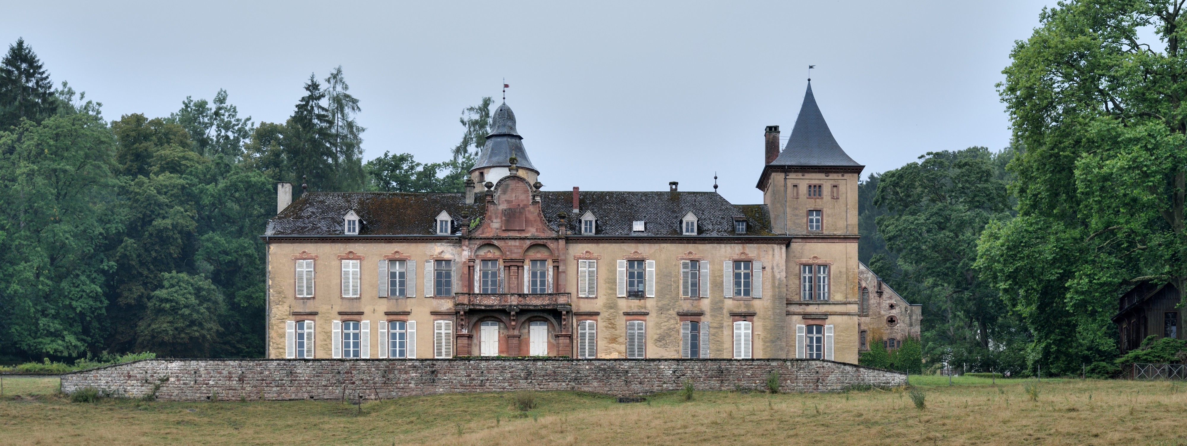 Birtrange Castle front 01