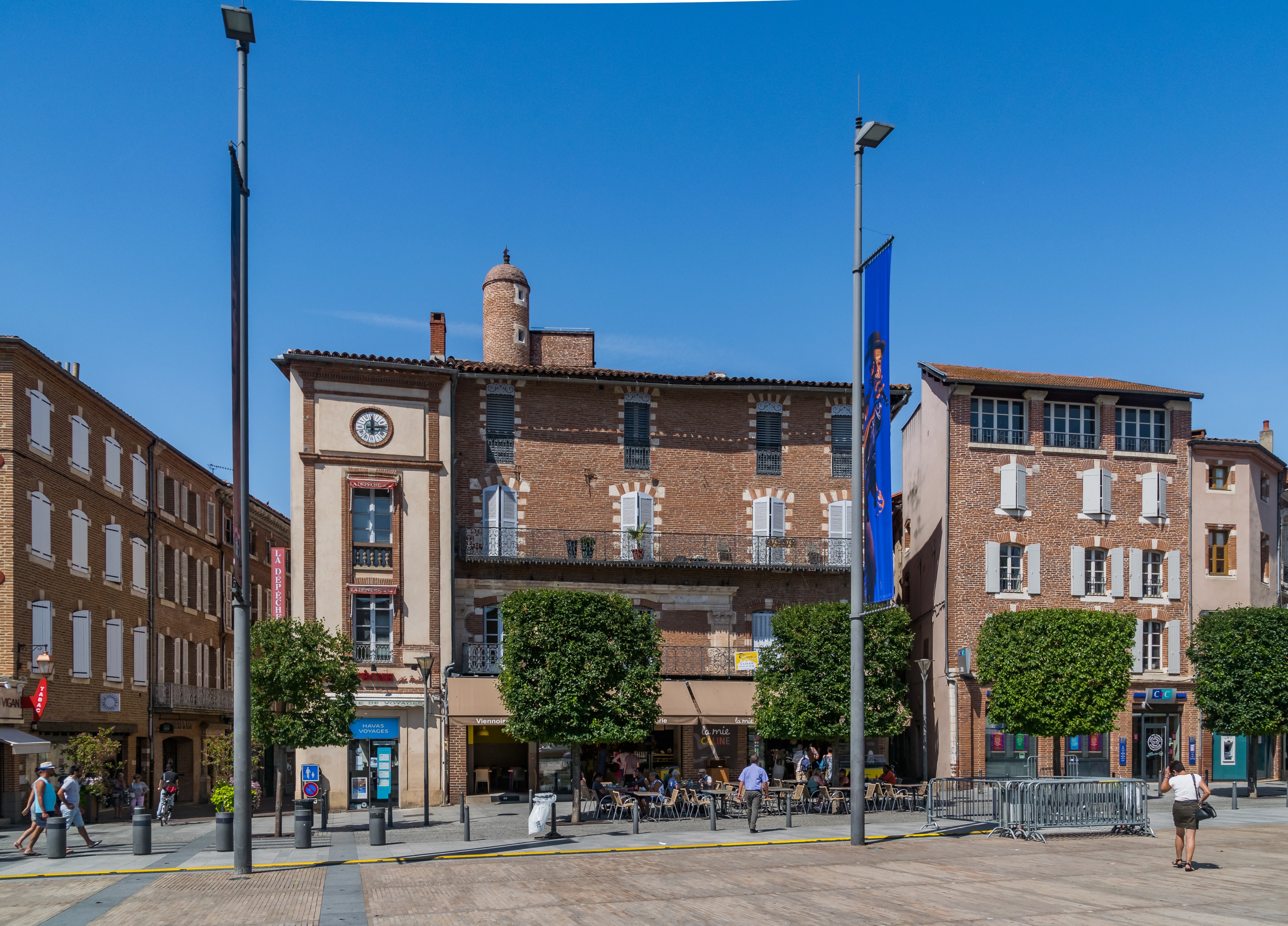 Building at 6 Place du Vigan in Albi