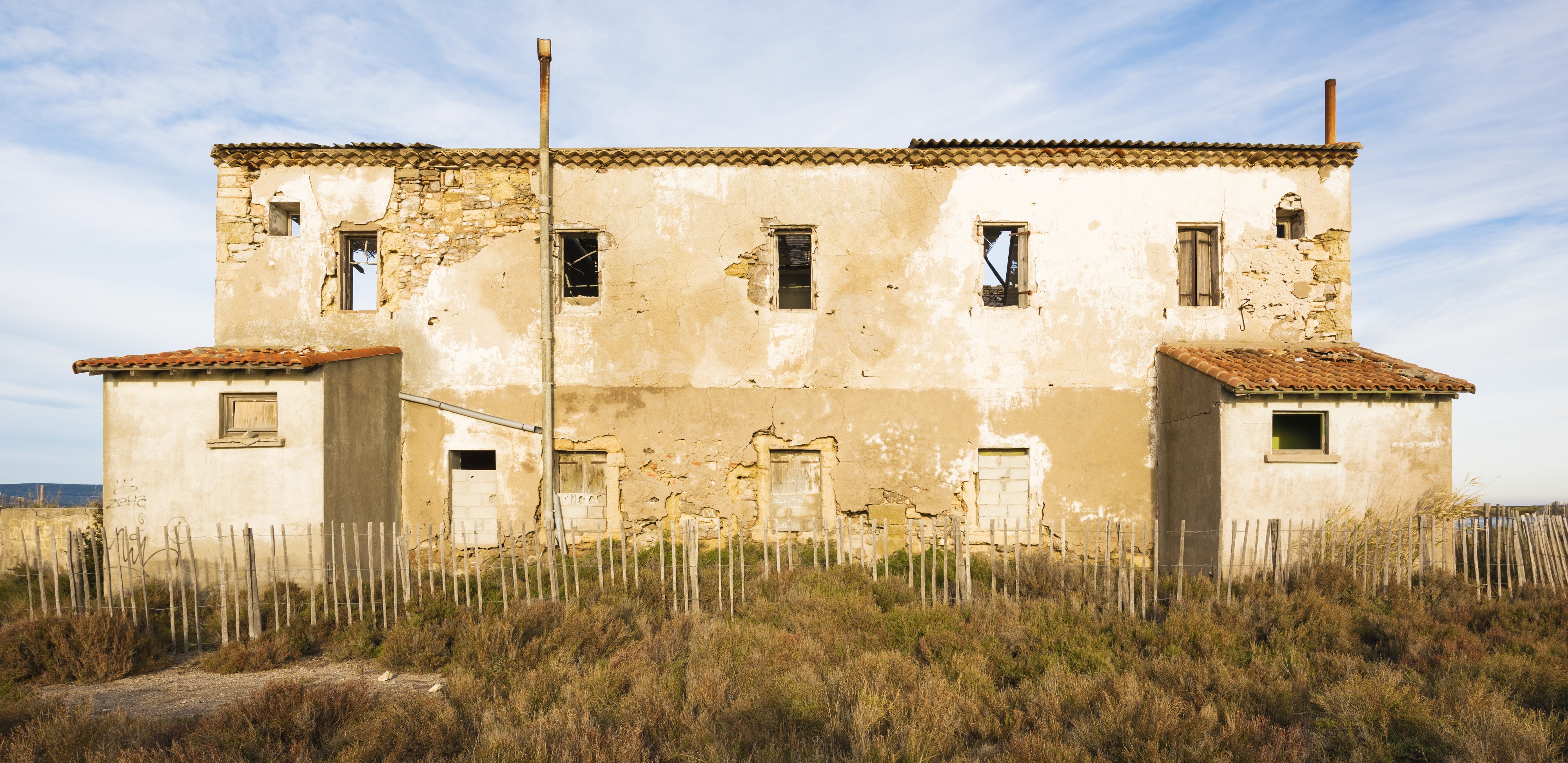 Building of the Salins de Frontignan 26