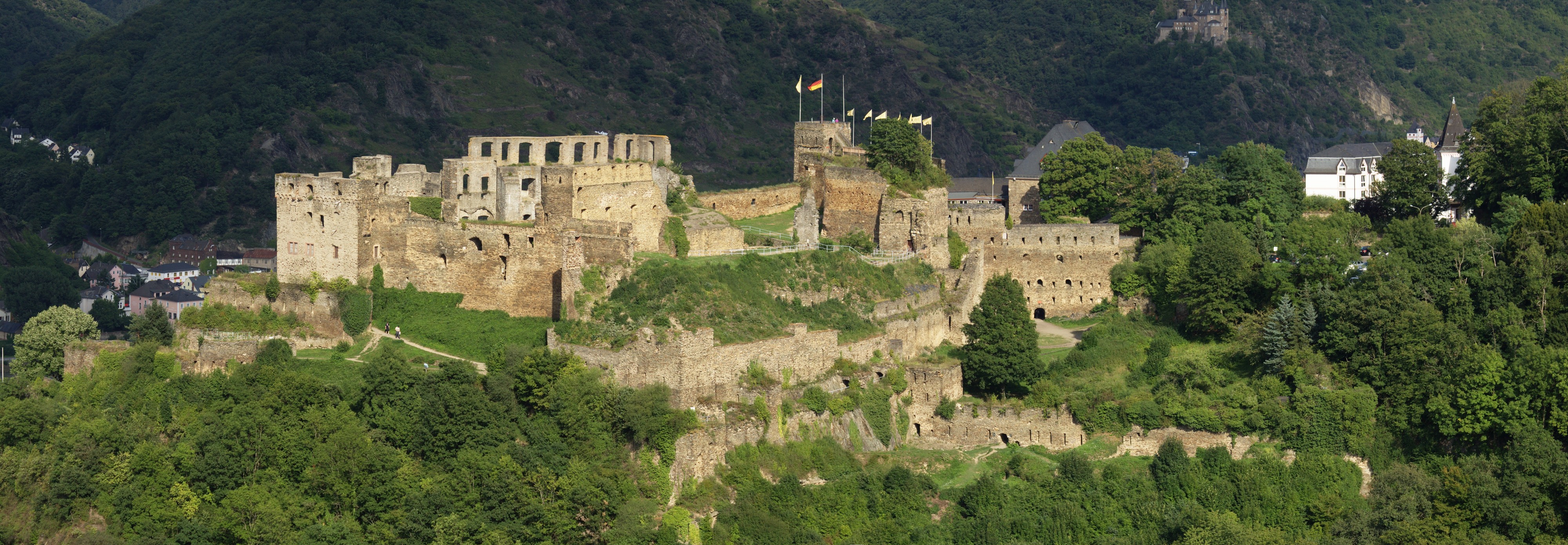 Burg-Rheinfels-JR-E-527-529-2010-08-10