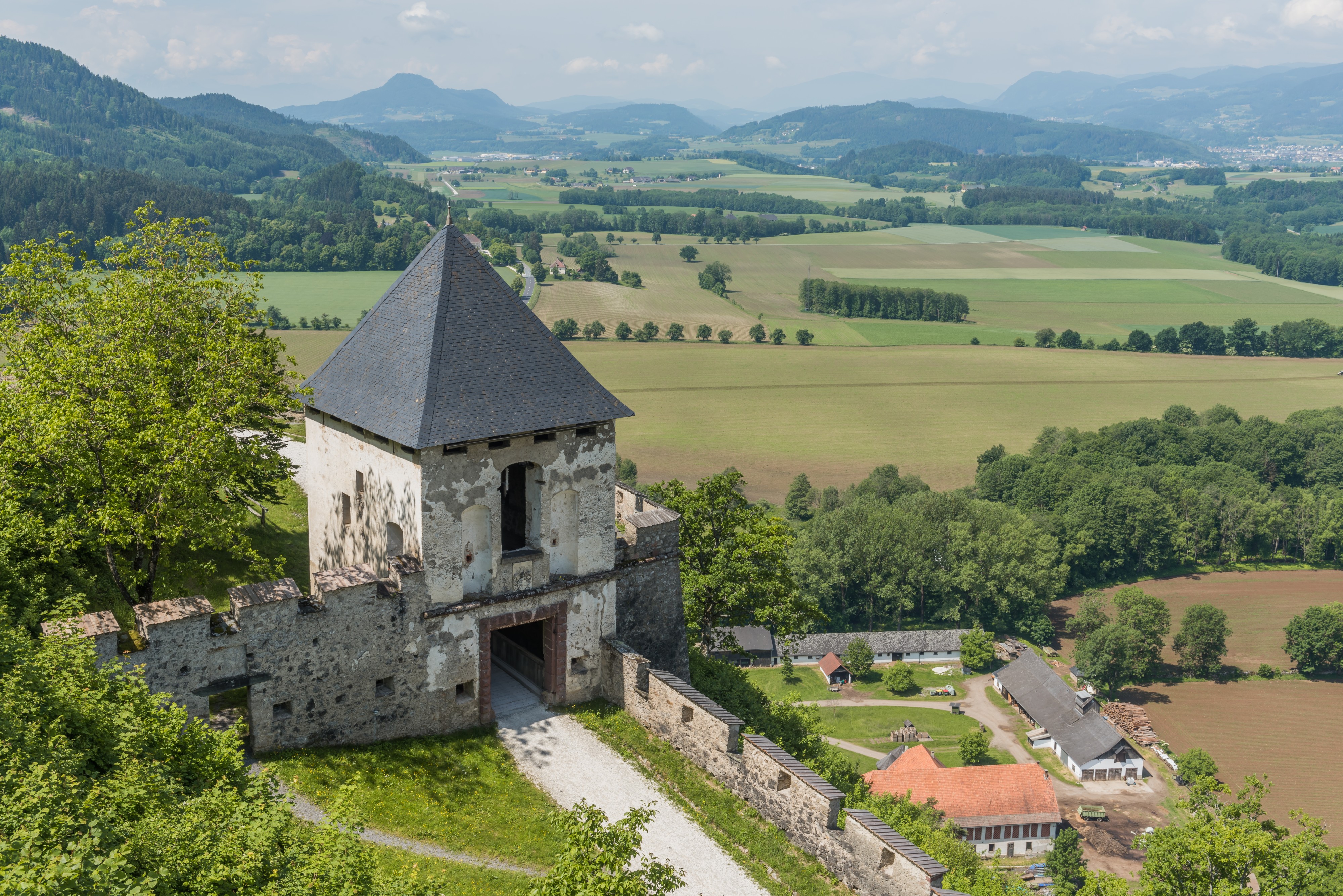 Burg Hochosterwitz 08 Landschaftstor 1570 01062015 4304