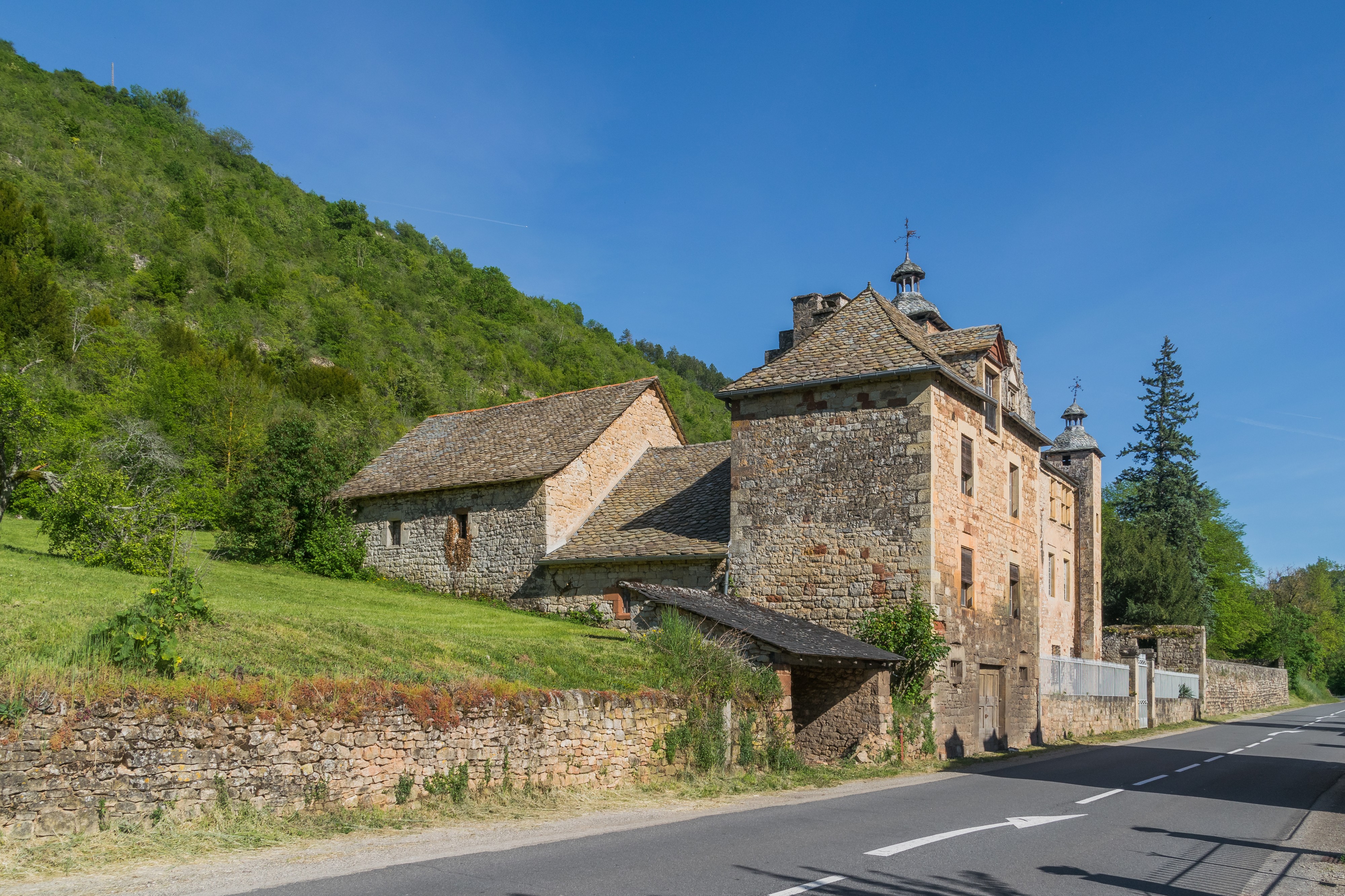 Castle of Cougousse 03