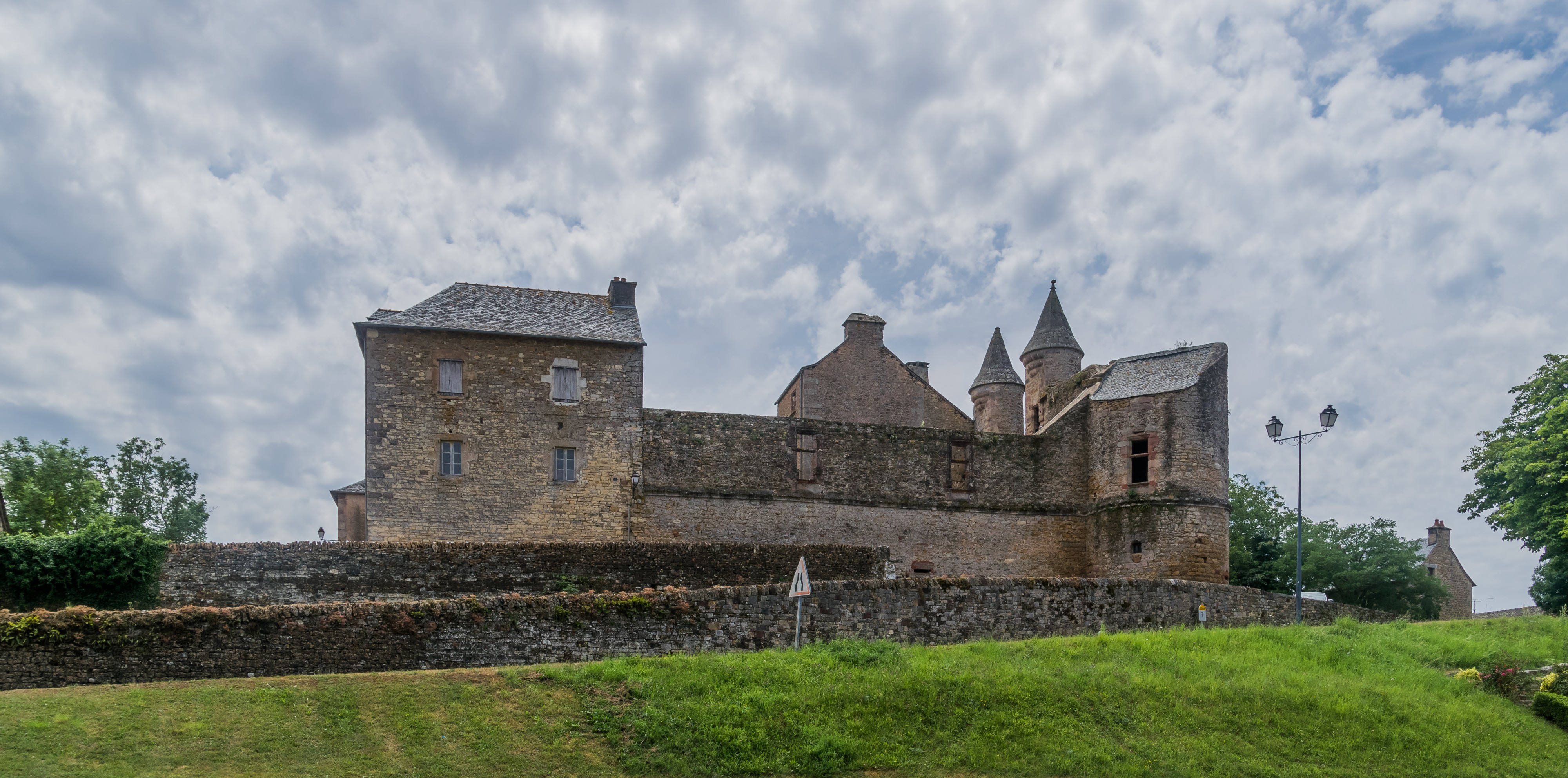 Castle of Onet-le-Chateau 14
