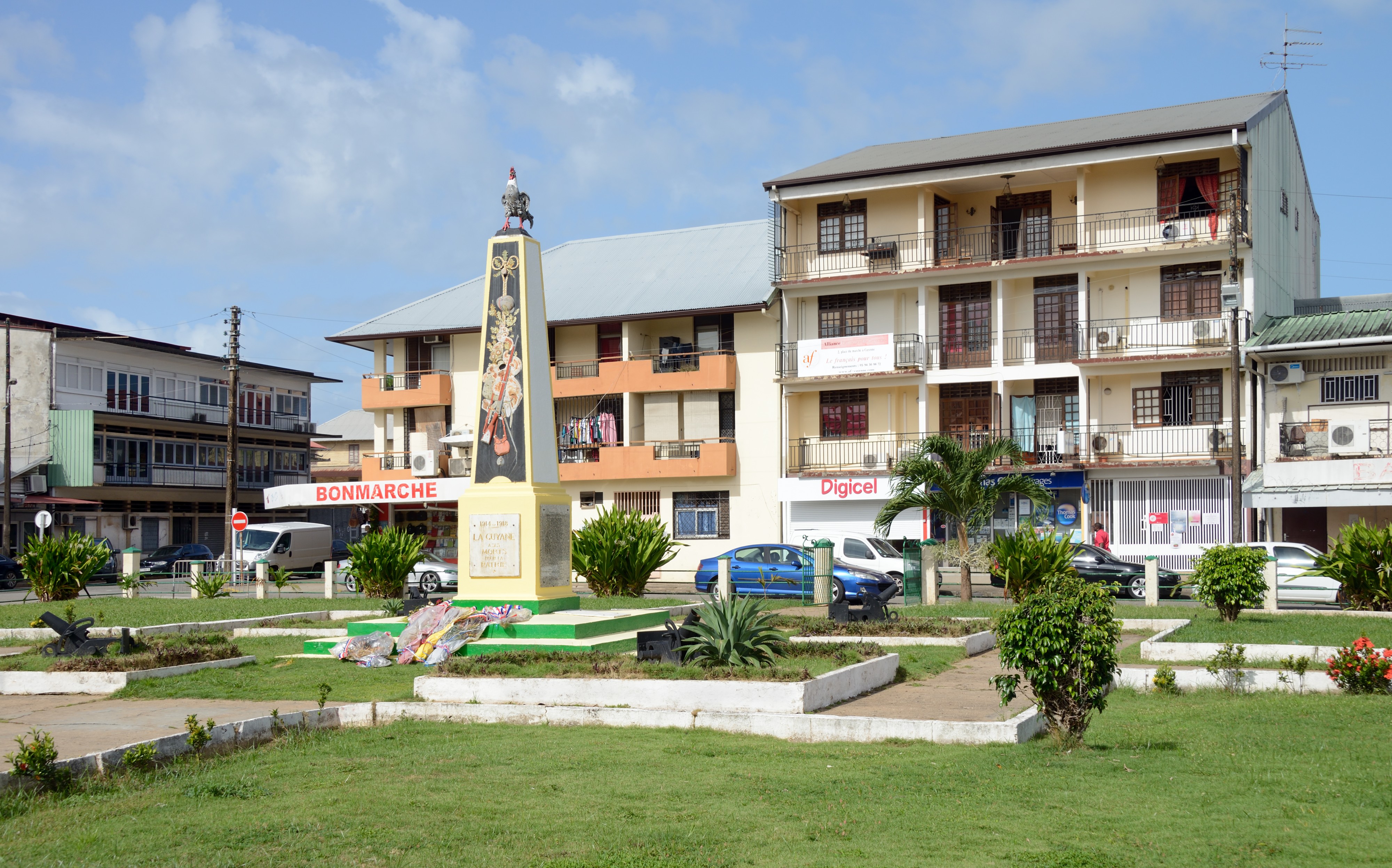 Cayenne place du Coq 2013 a