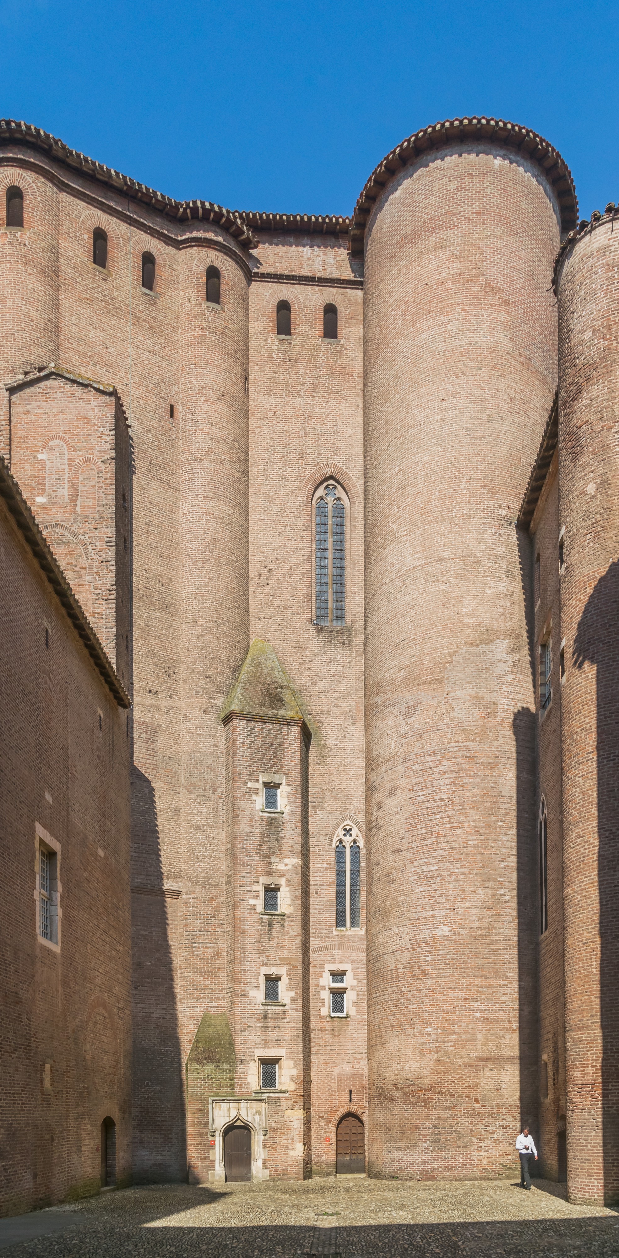 Central courtyard of the Palais de la Berbie 01