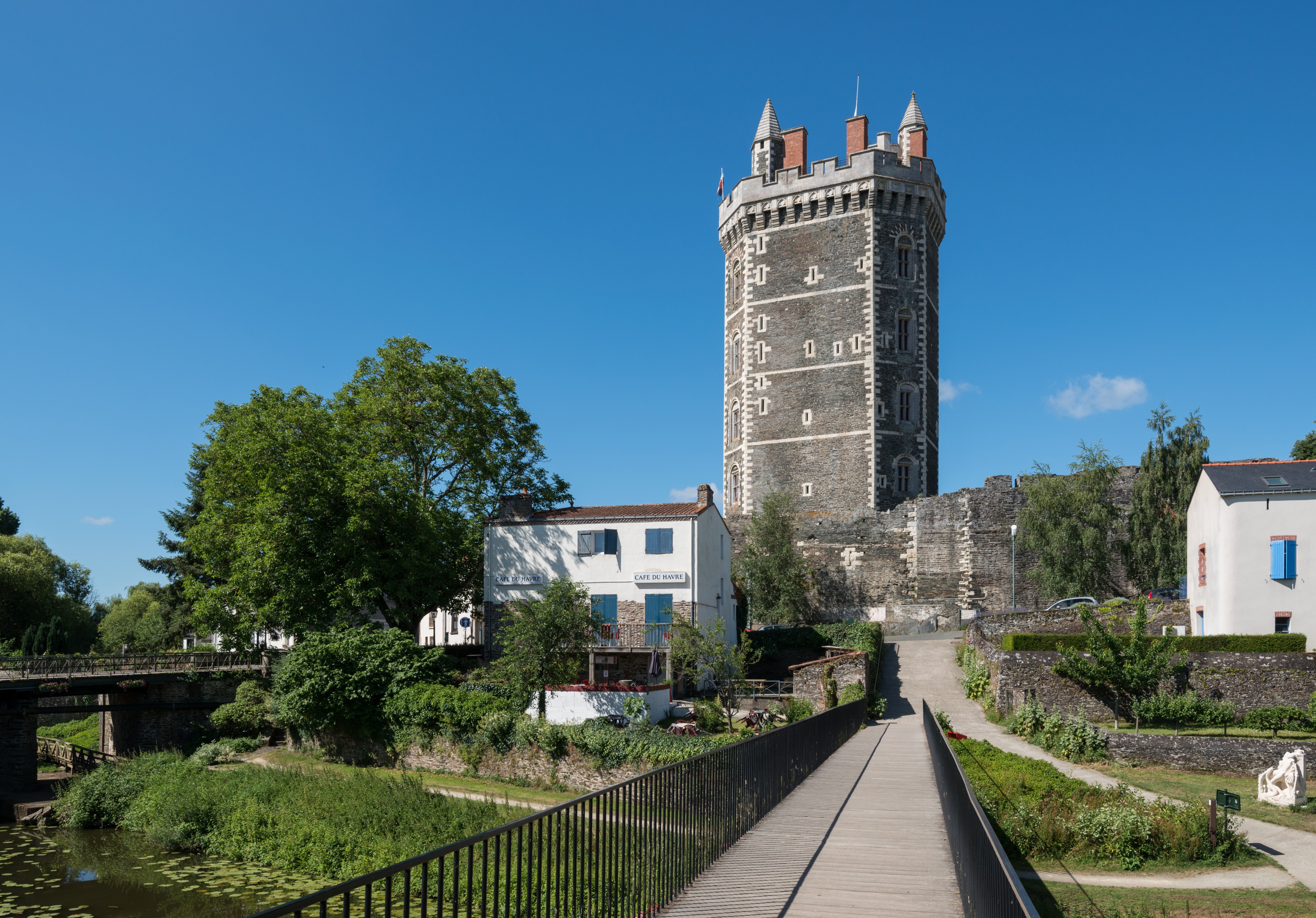 Château d'Oudon, Northeast view 20170612 1