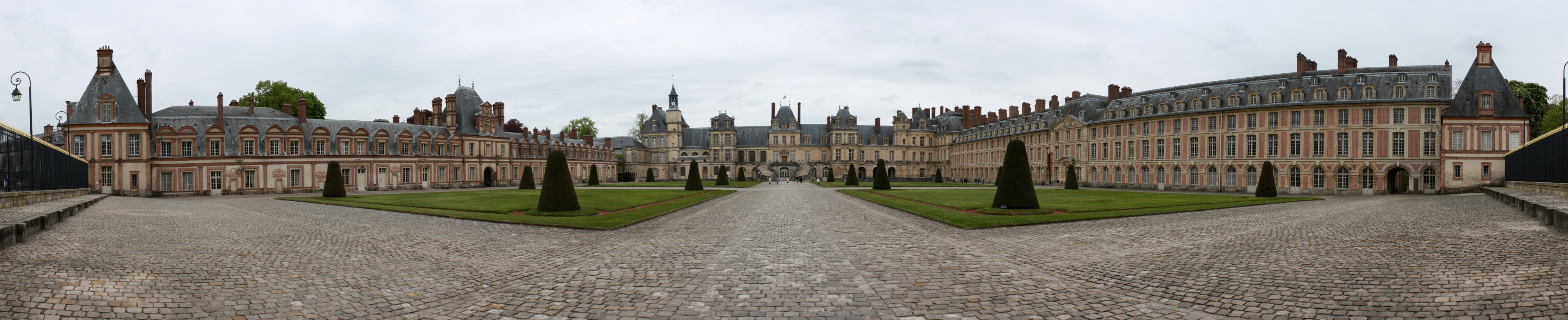 Château de Fontainebleau - pano façade
