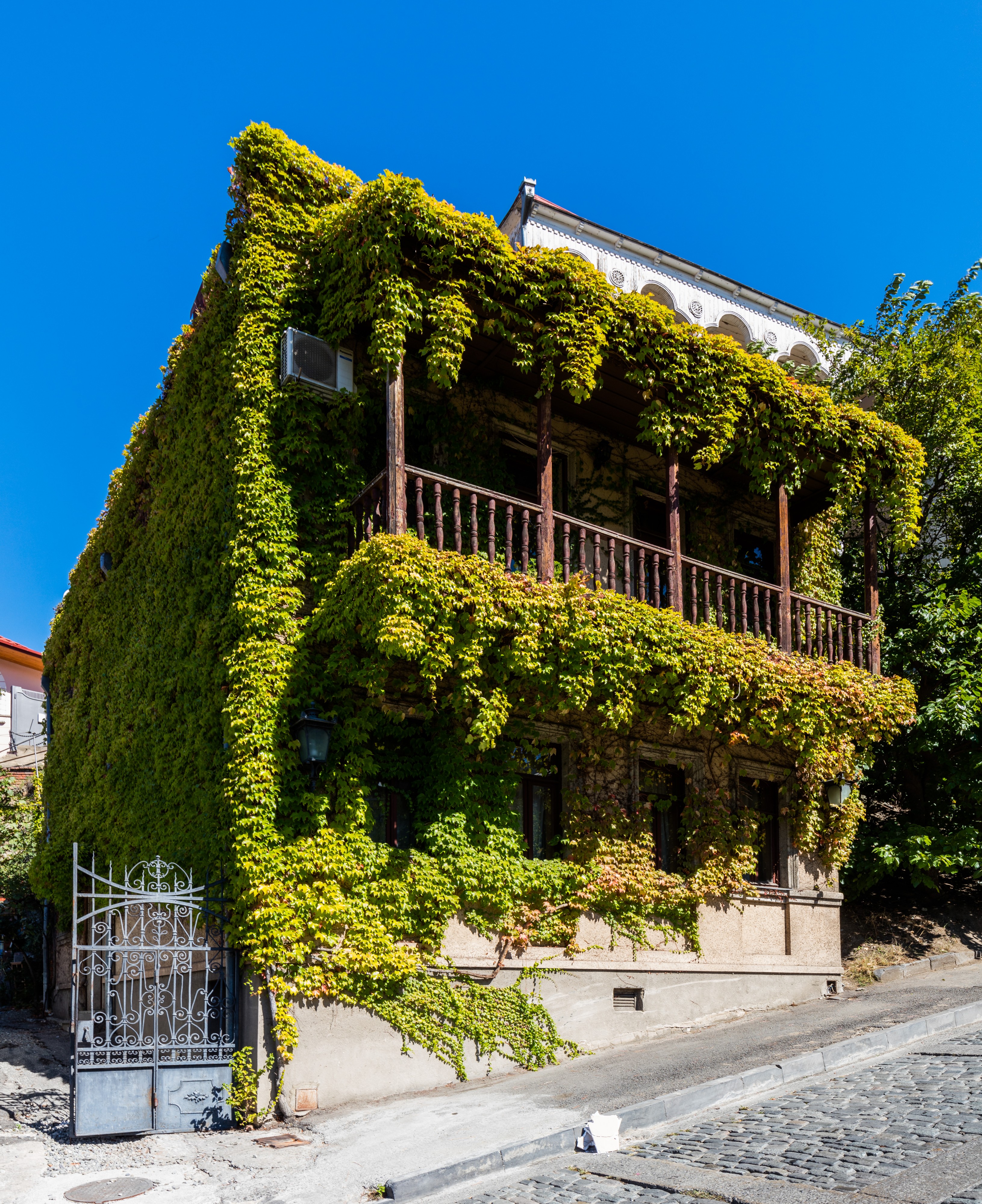 Edificio en Tiflis, Georgia, 2016-09-29, DD 116