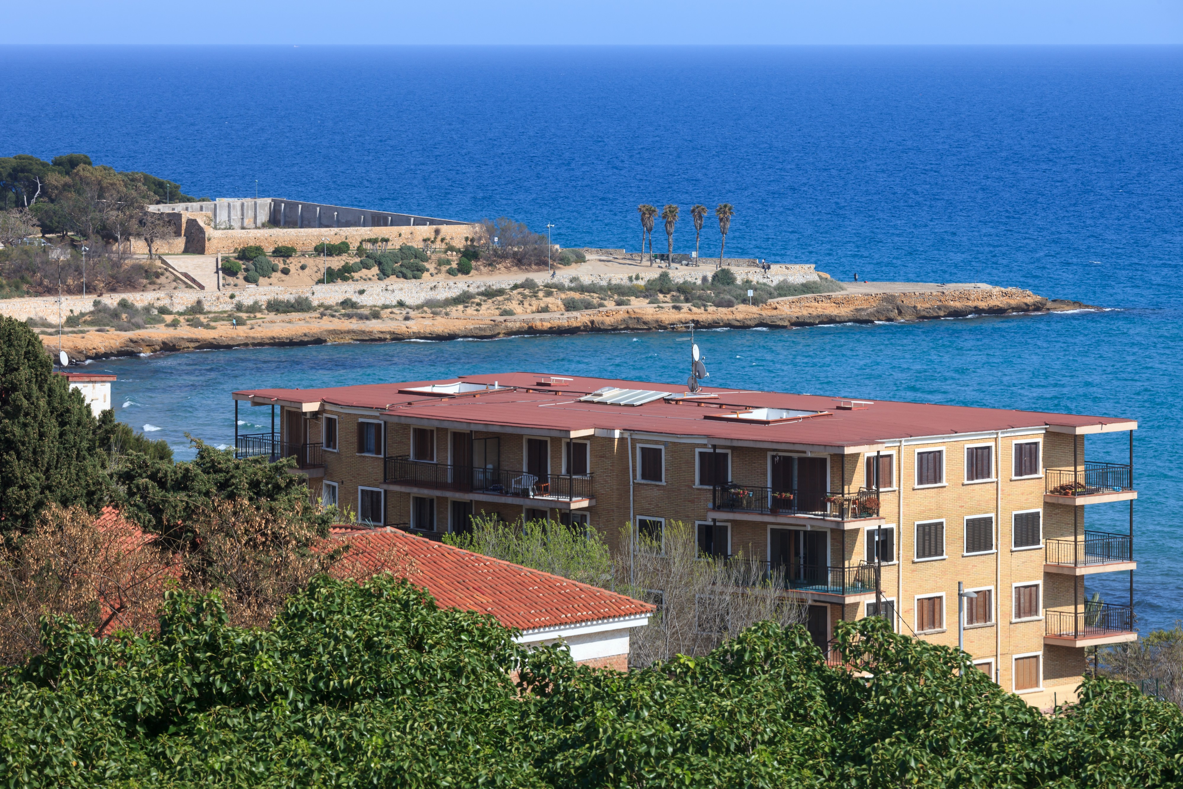 Edificio sobre o Mediterráneo. Tarragona 04