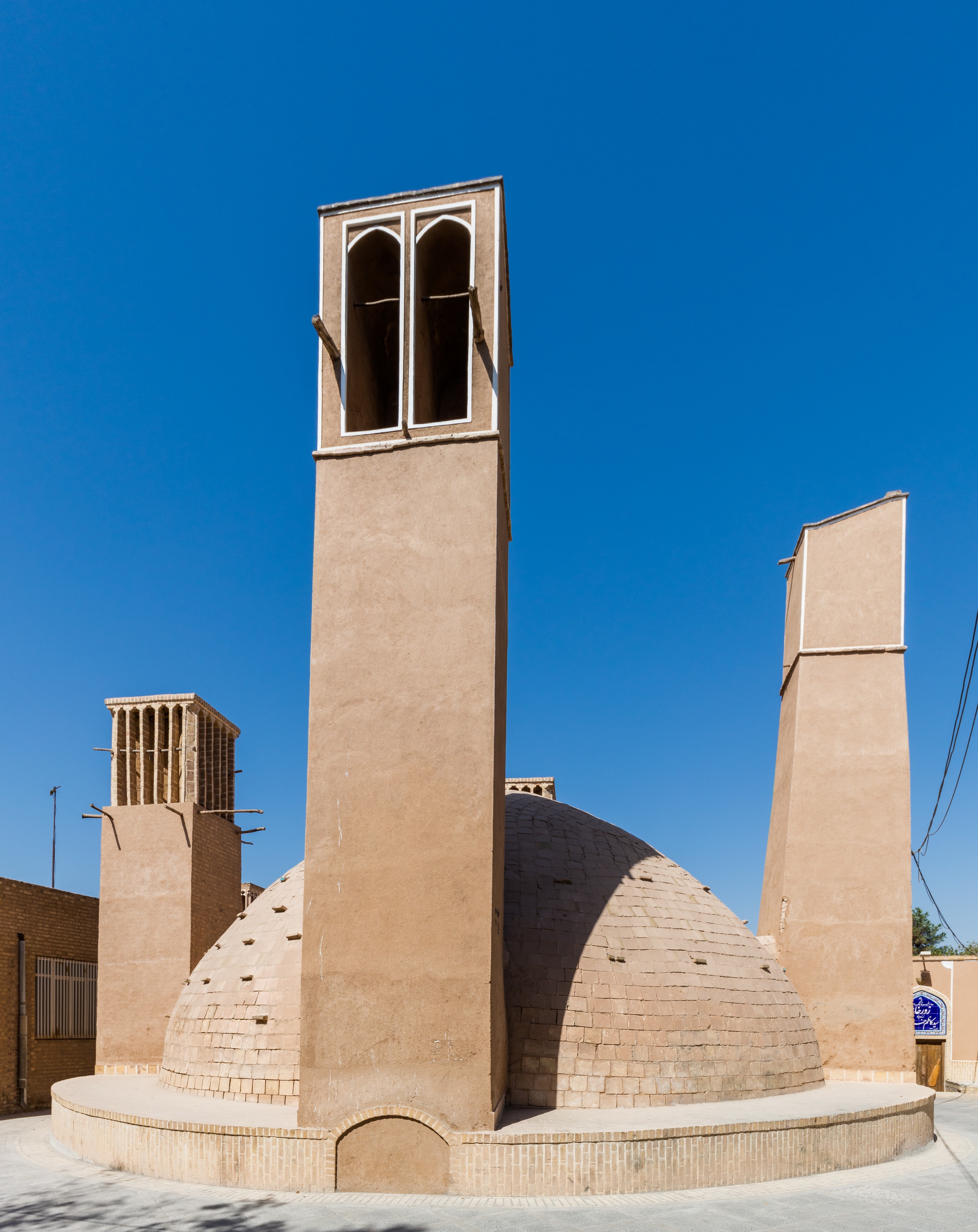 Edificios en Yazd, Irán, 2016-09-21, DD 17