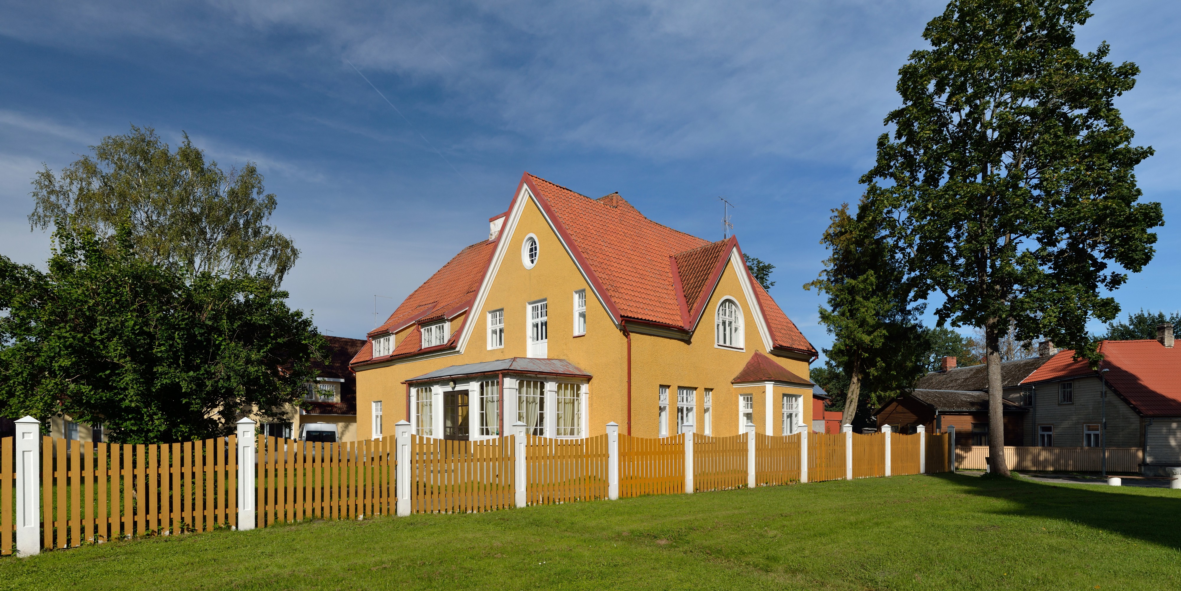Elamu Viljandis Pikk 4