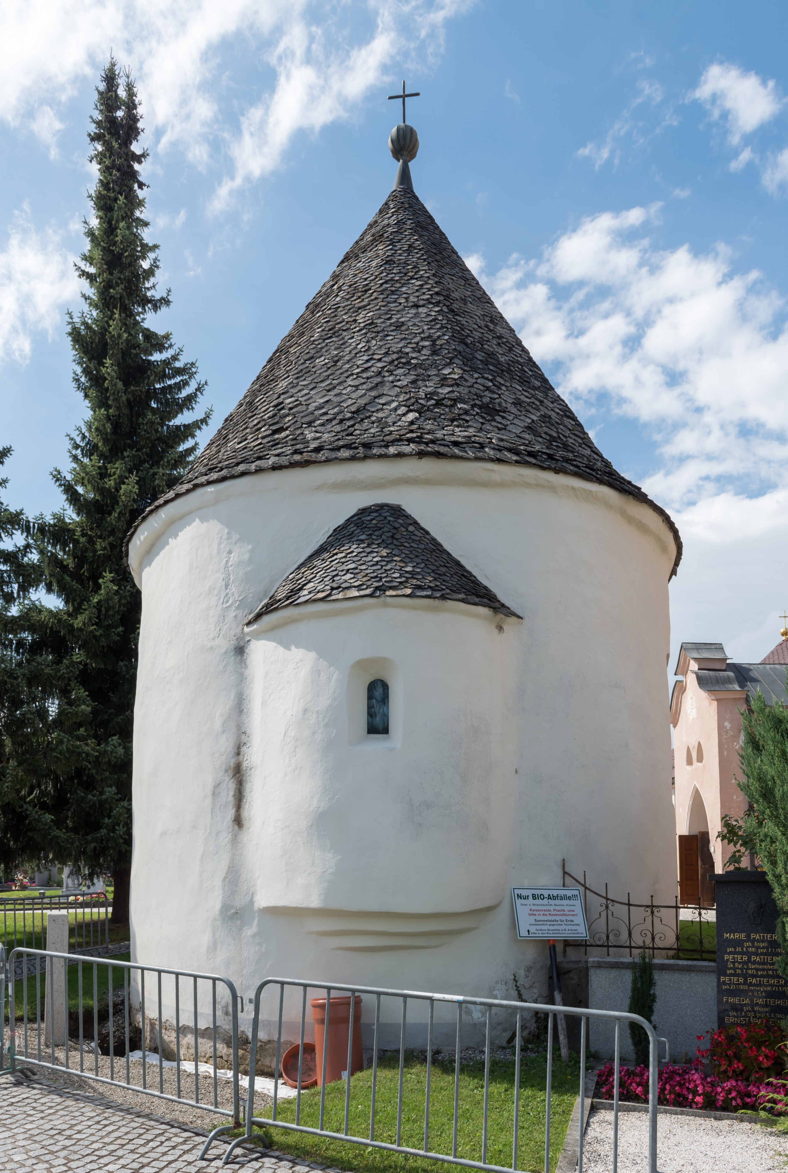 Feldkirchen Friedhof Karner Ost-Seite 15092015 7408