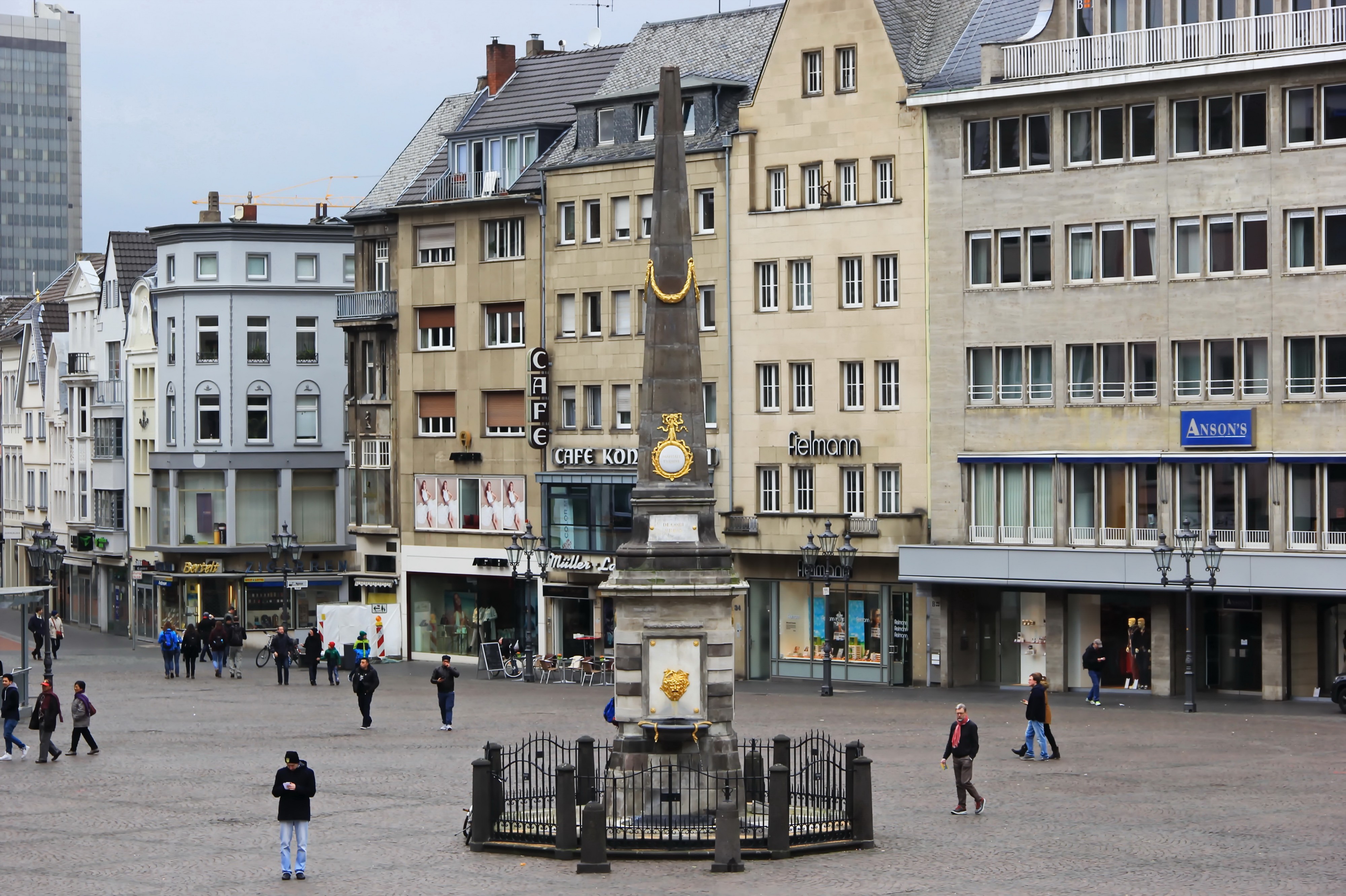 Fontainen-obelisk-13
