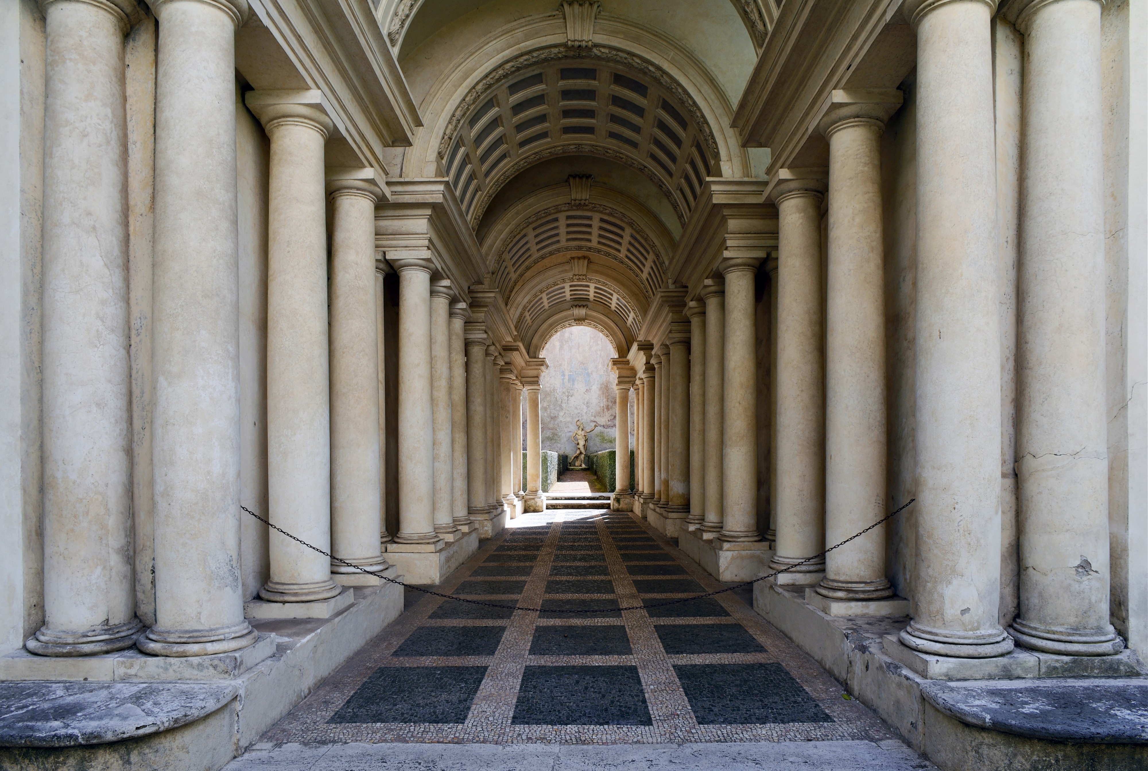Forced perspective gallery by Francesco Borromini