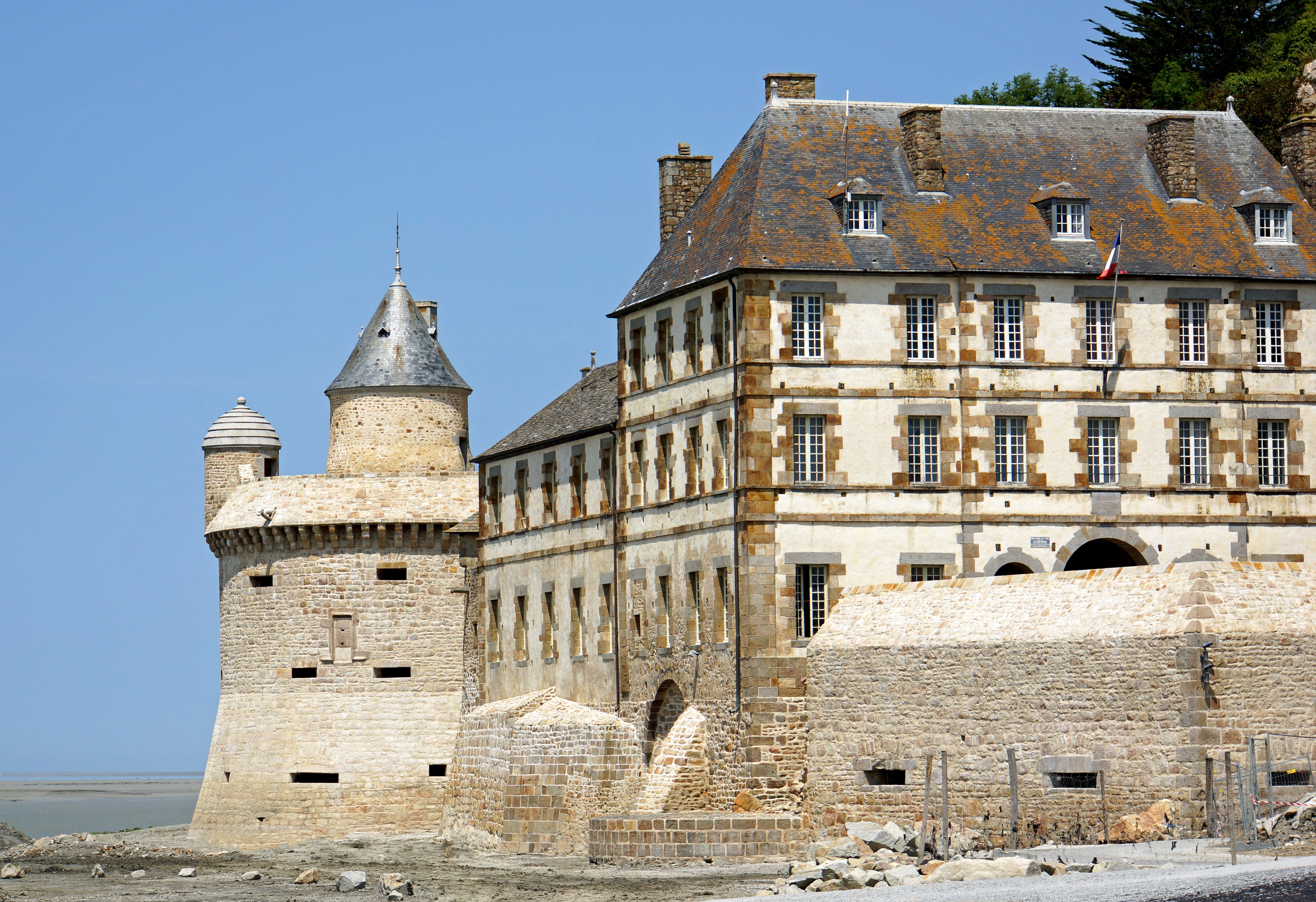 France-000882 - Gabriel Tower (14939244477)