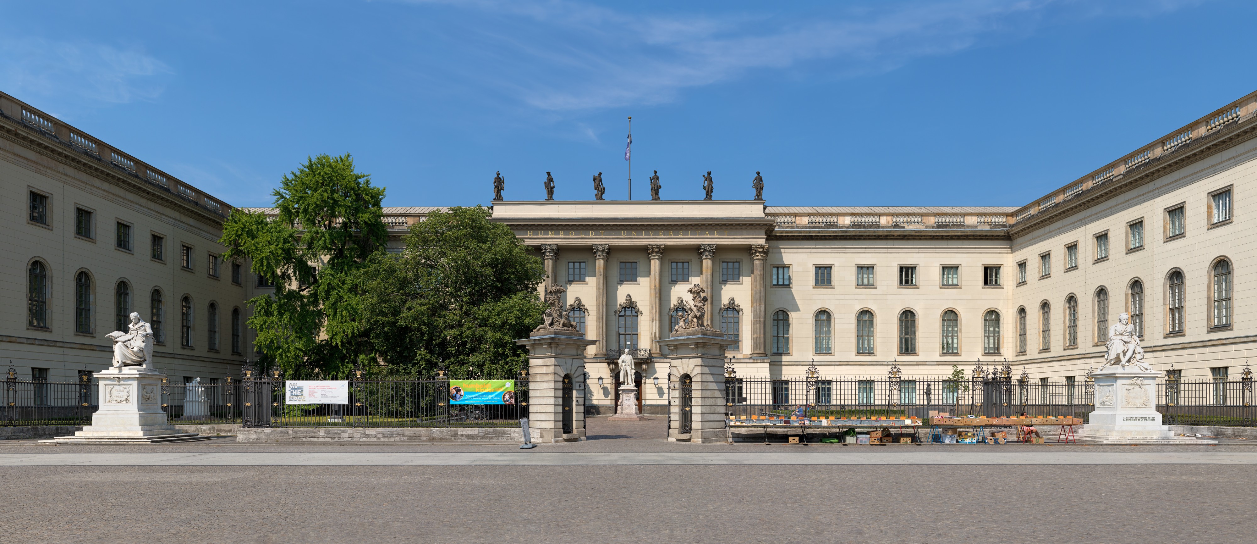 Frontansicht des Hauptgebäudes der Humboldt-Universität in Berlin