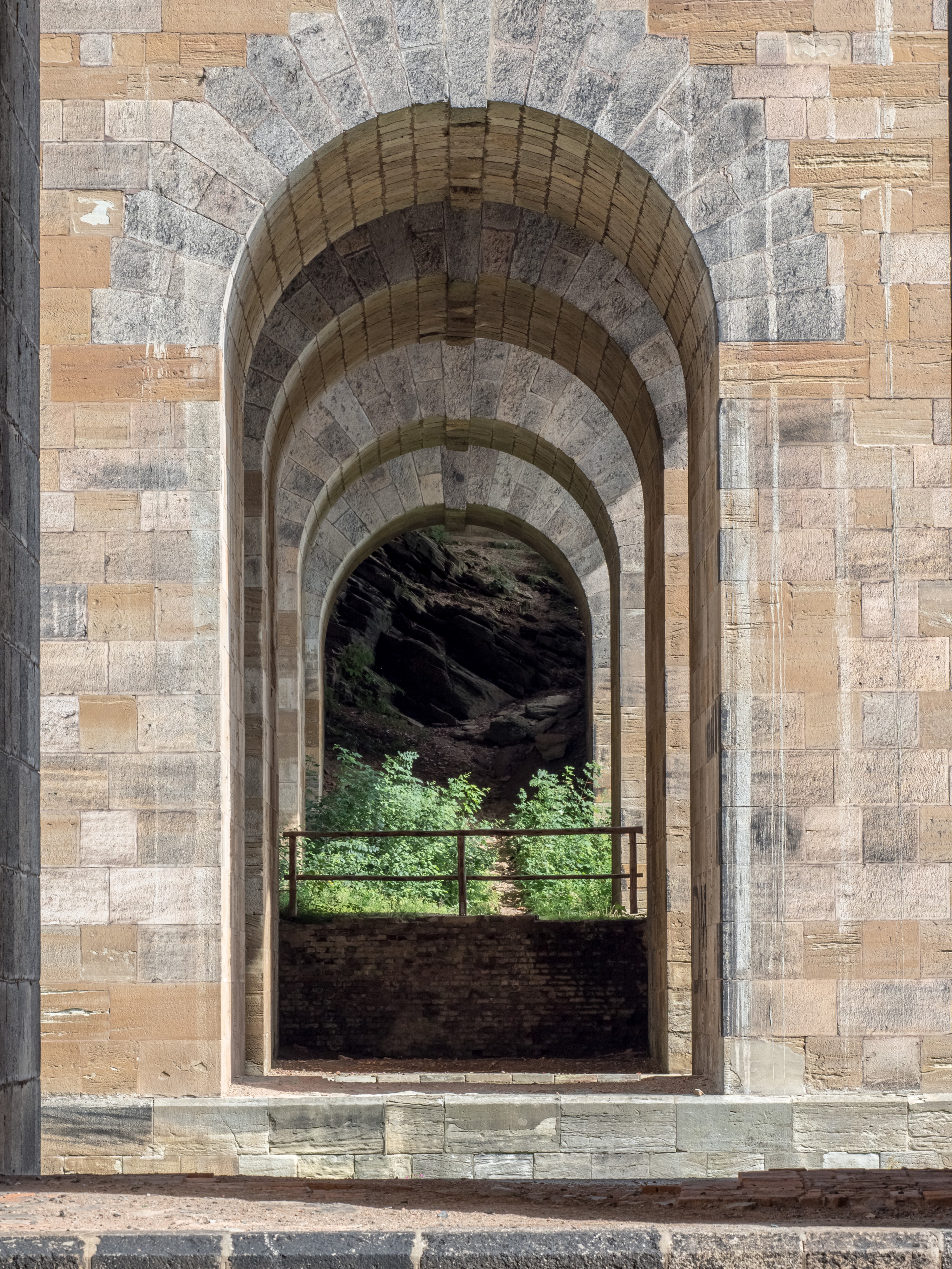 Göltzschtalbrücke Bögen durchblick 0593