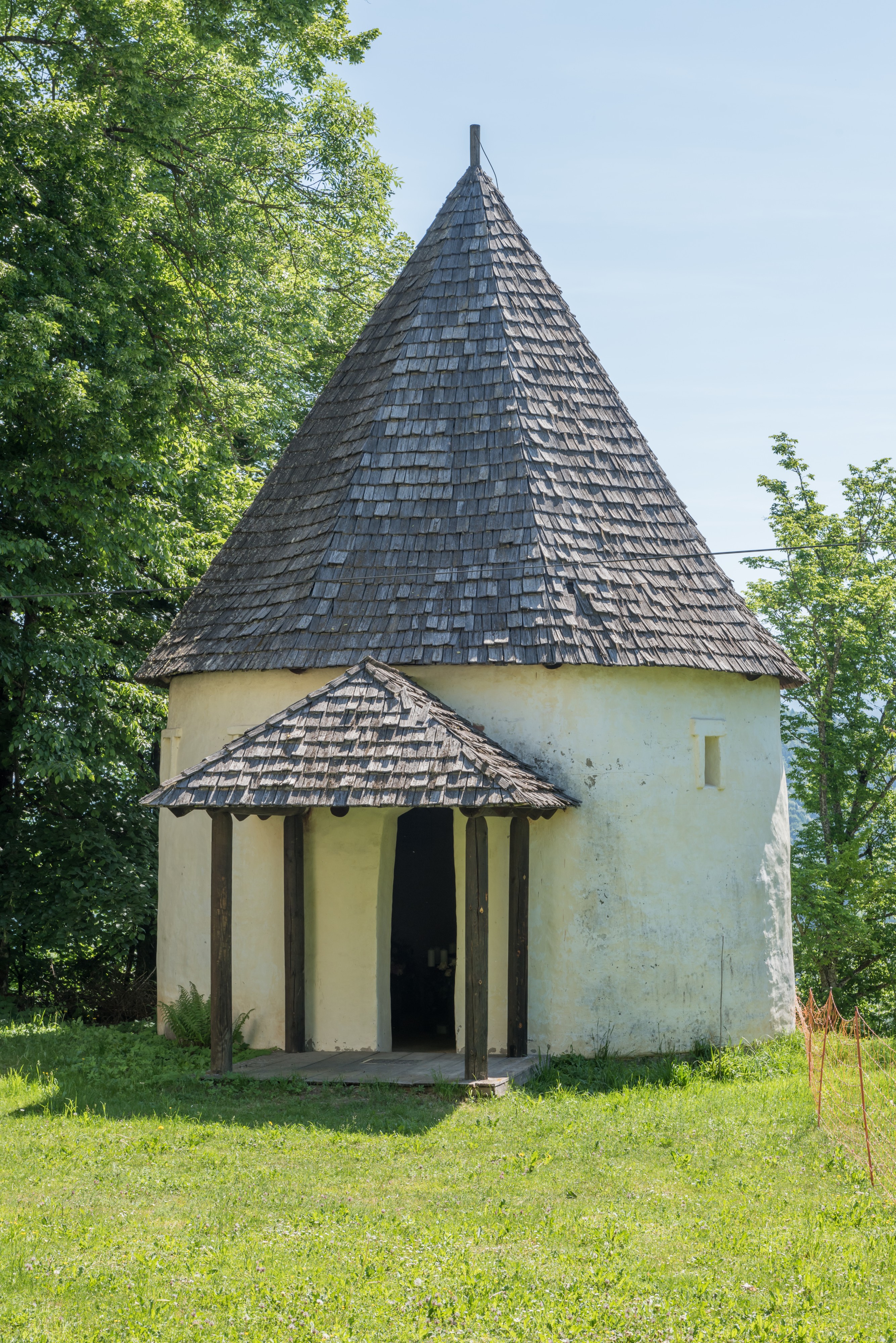 Grafenstein Saager Karner Hoke-Grabstaette 12052015 3581