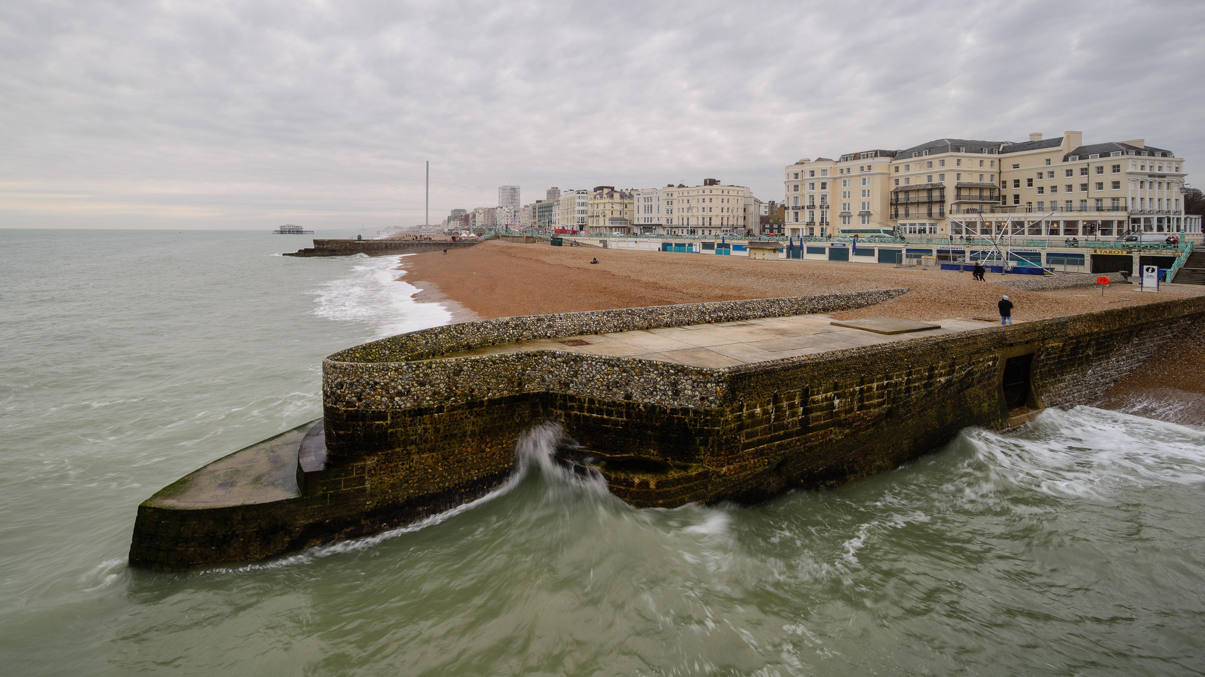 Groyne Brighton Pier March 2017 02