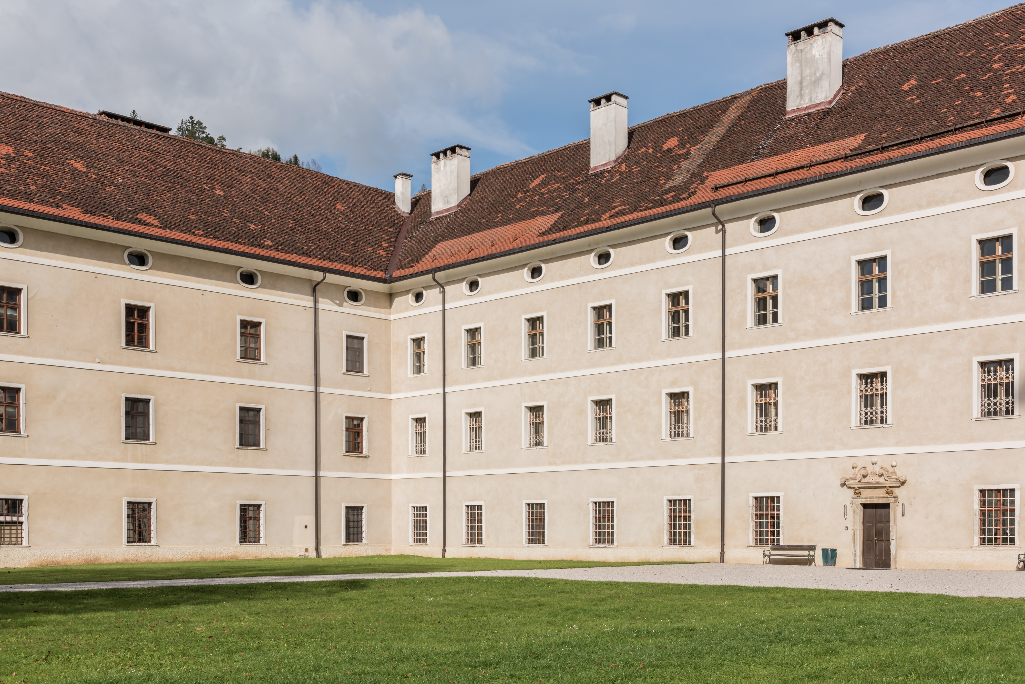 Gurk Domplatz 1 Dom Kapiteltrakt und Propsthof 11102016 4896