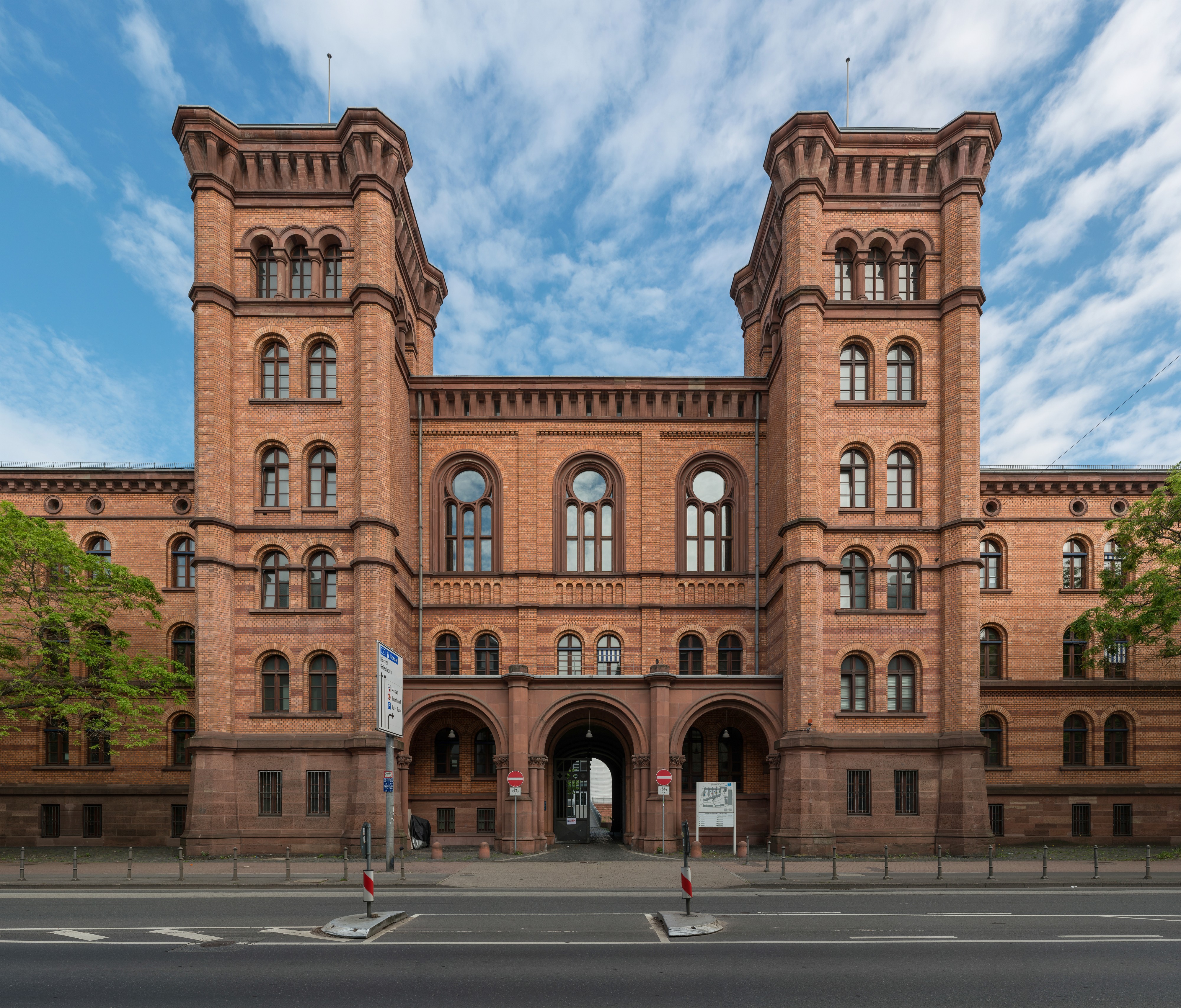 Gutleutkaserne, Frankfurt, Central Gate, Southeast view 20170514 1