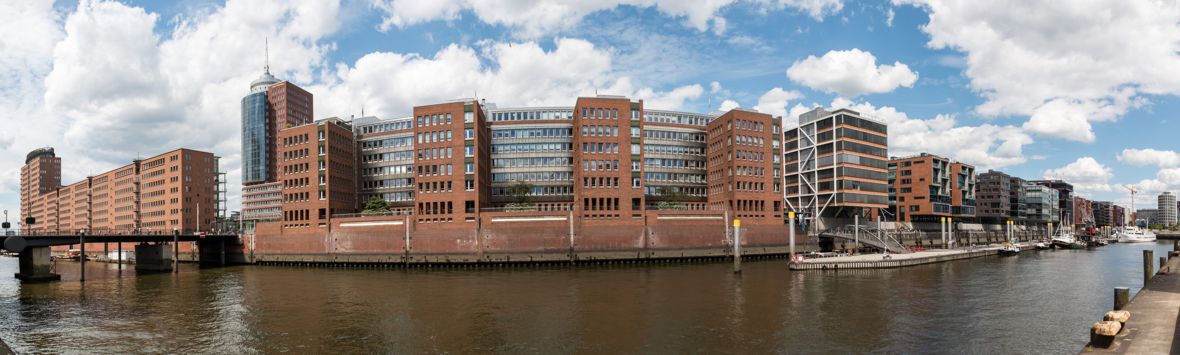Hamburg, HafenCity, Bebauung am Sandtorkai -- 2016 -- 3037-41