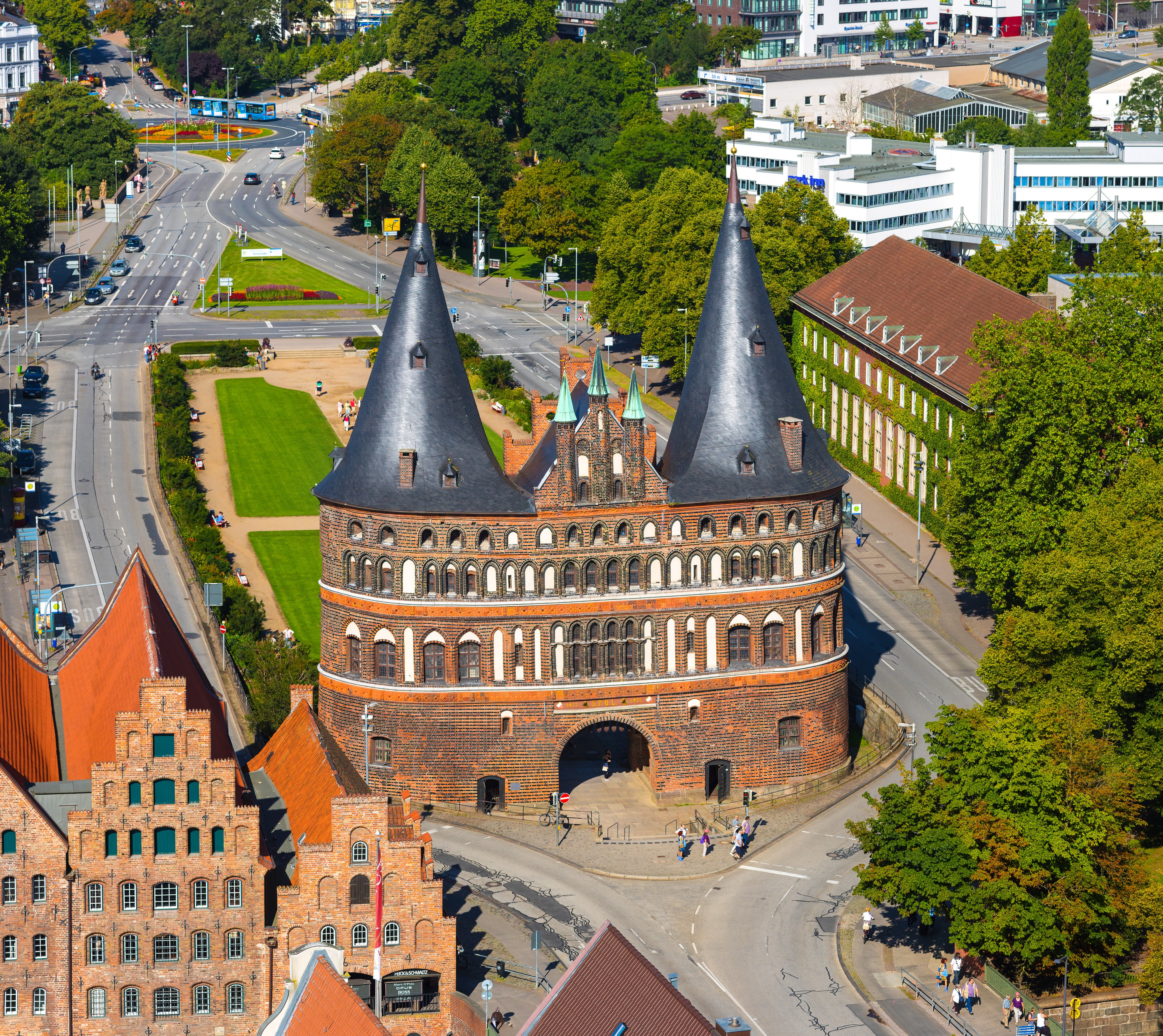 Holstentor von der Petrikirche