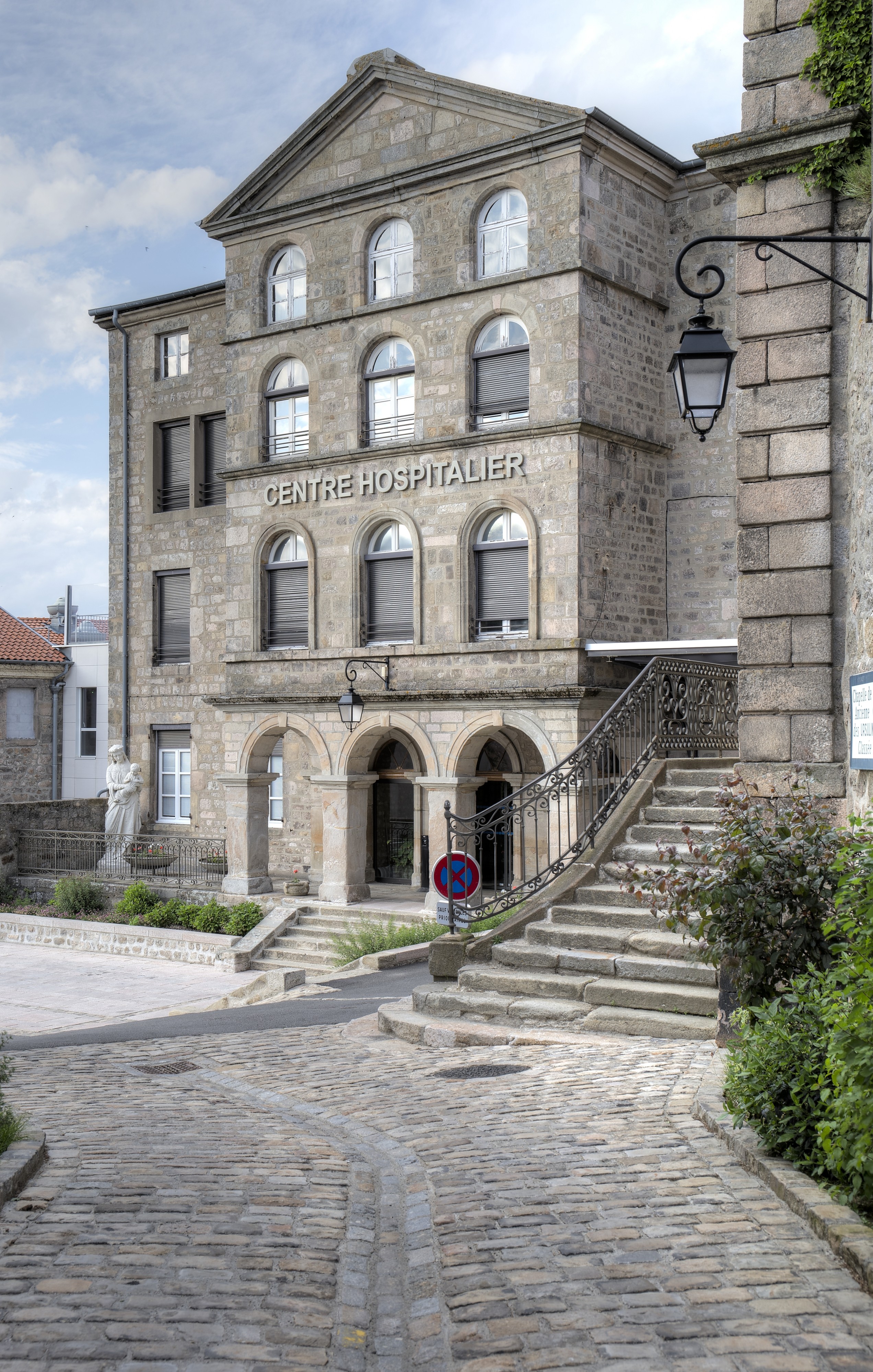 Hopital Facade