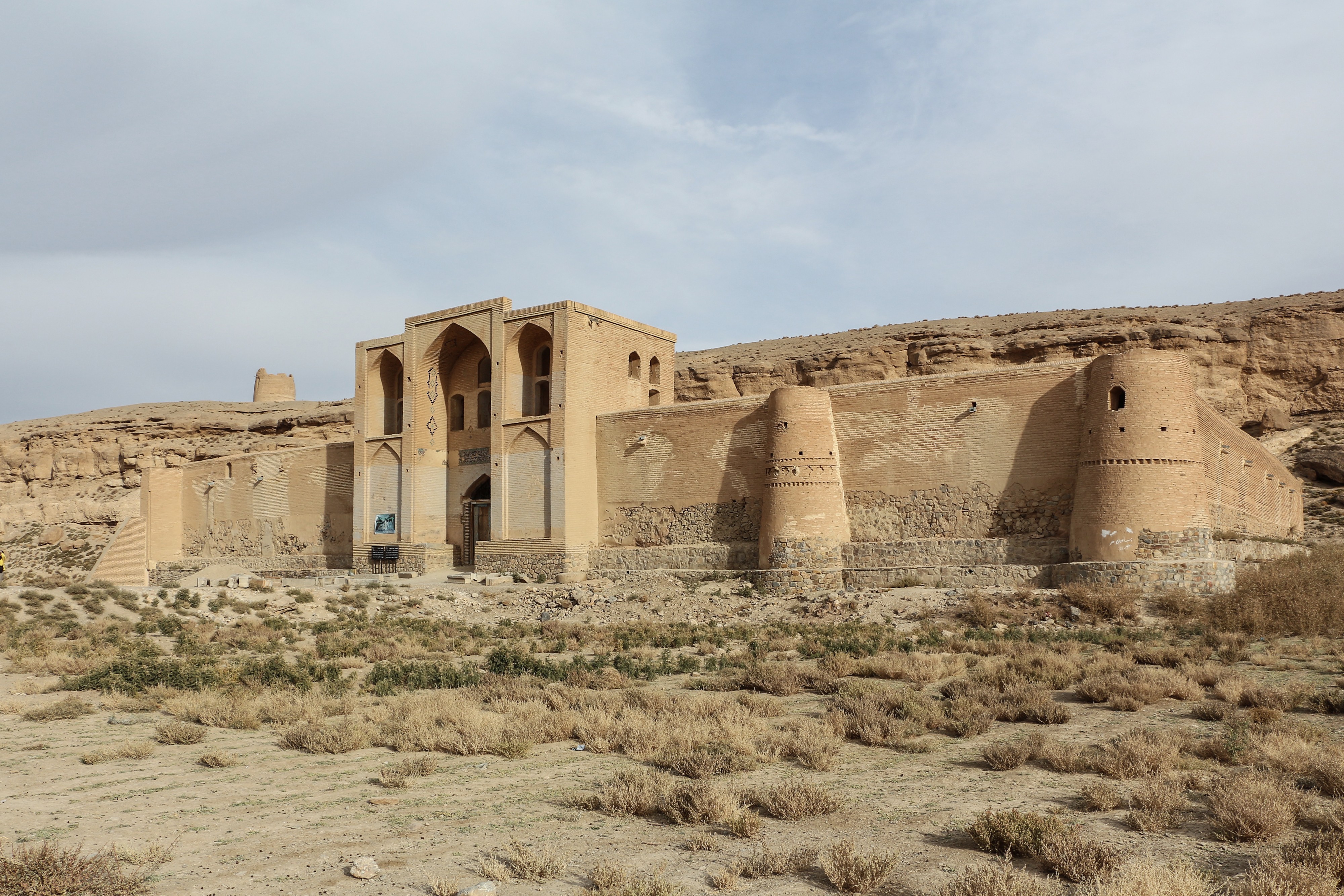 Izadkhvast Caravanserai 04