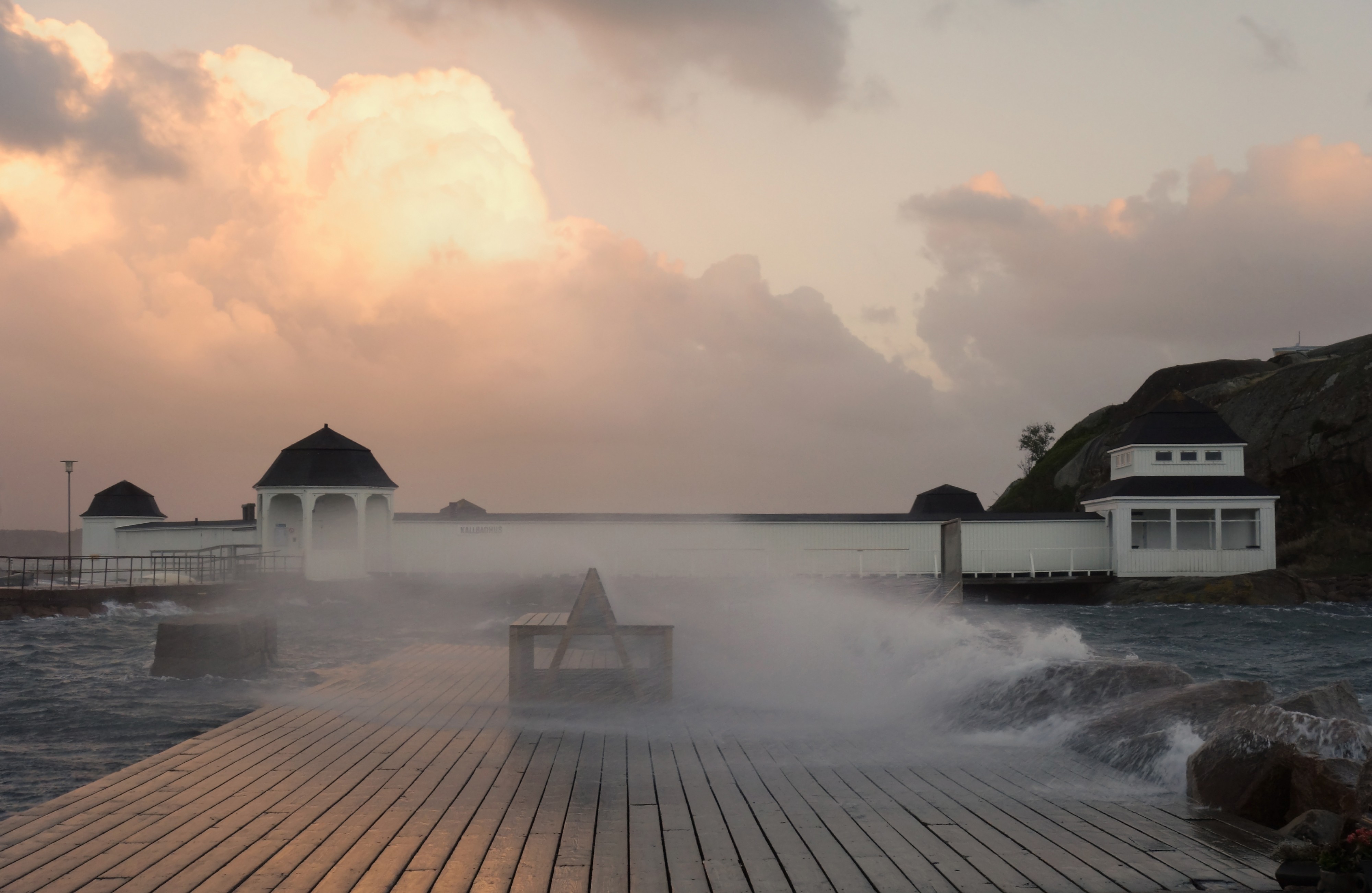 Kallbadhuset Lysekil during storm