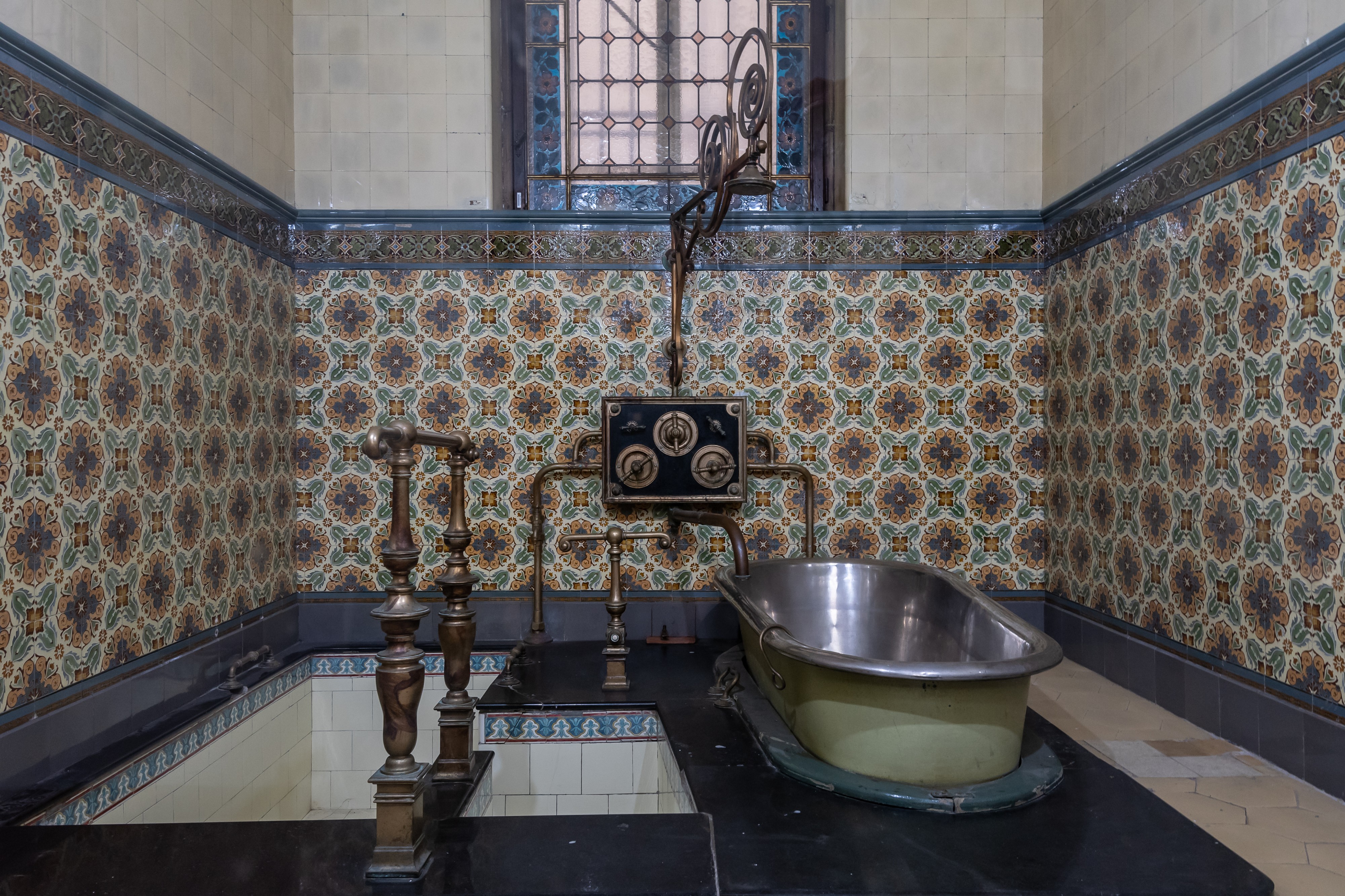 Karlsbad Kaiserbad 19th century bathroom-0383