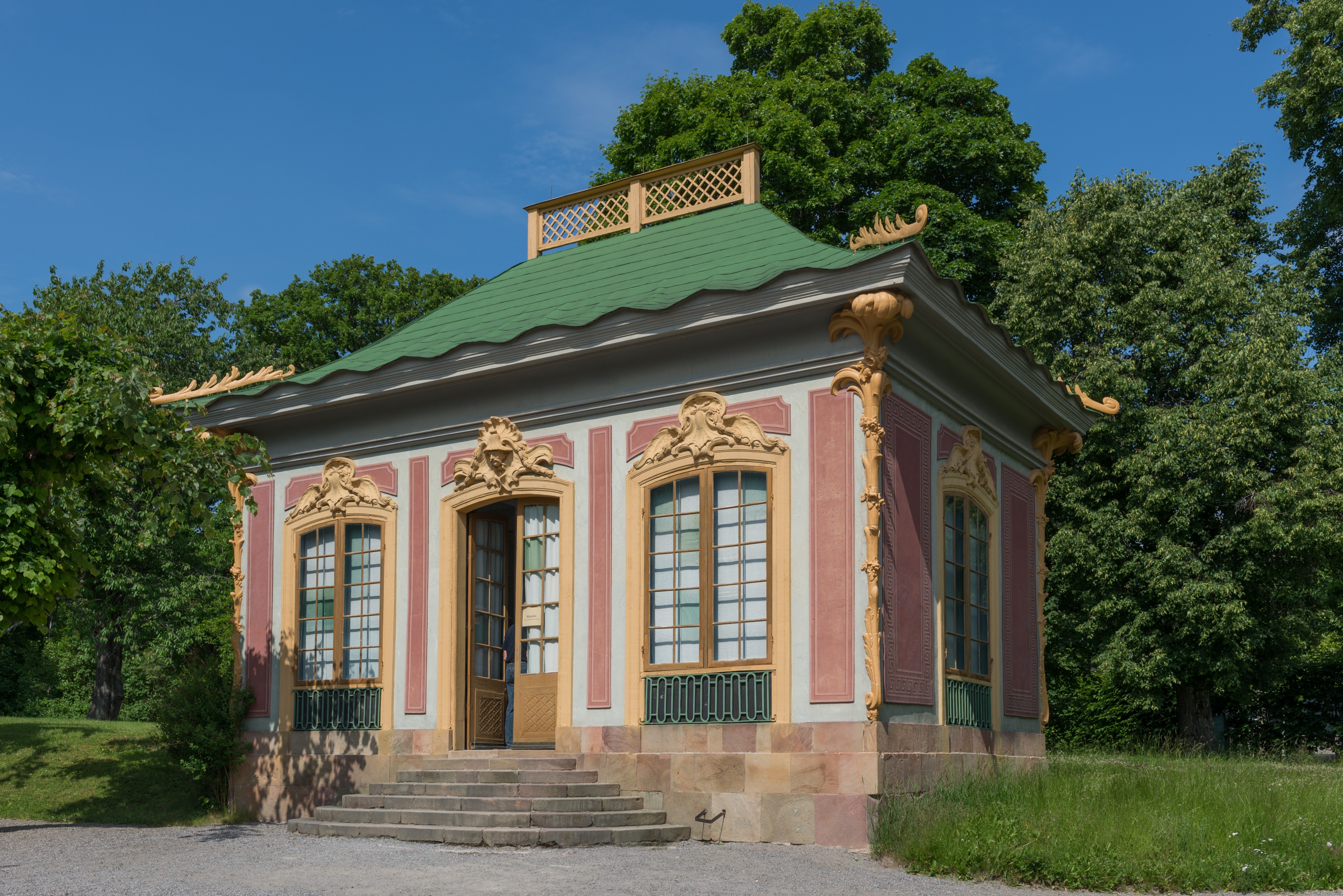 Kina slott June 2013