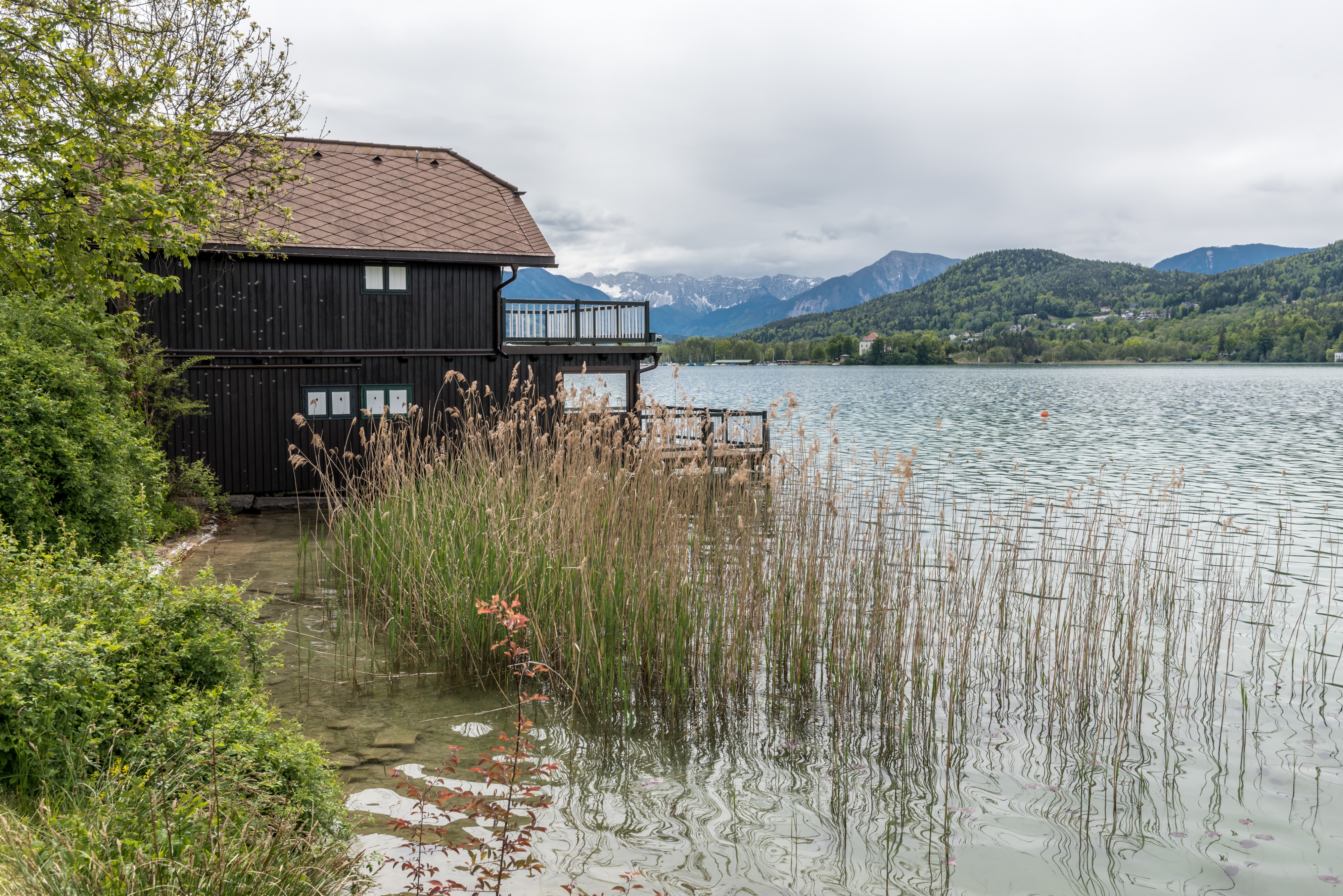 Klagenfurt Sankt Martin Friedelstrand Badehaus mit Woerther See-Blick 08052017 8288
