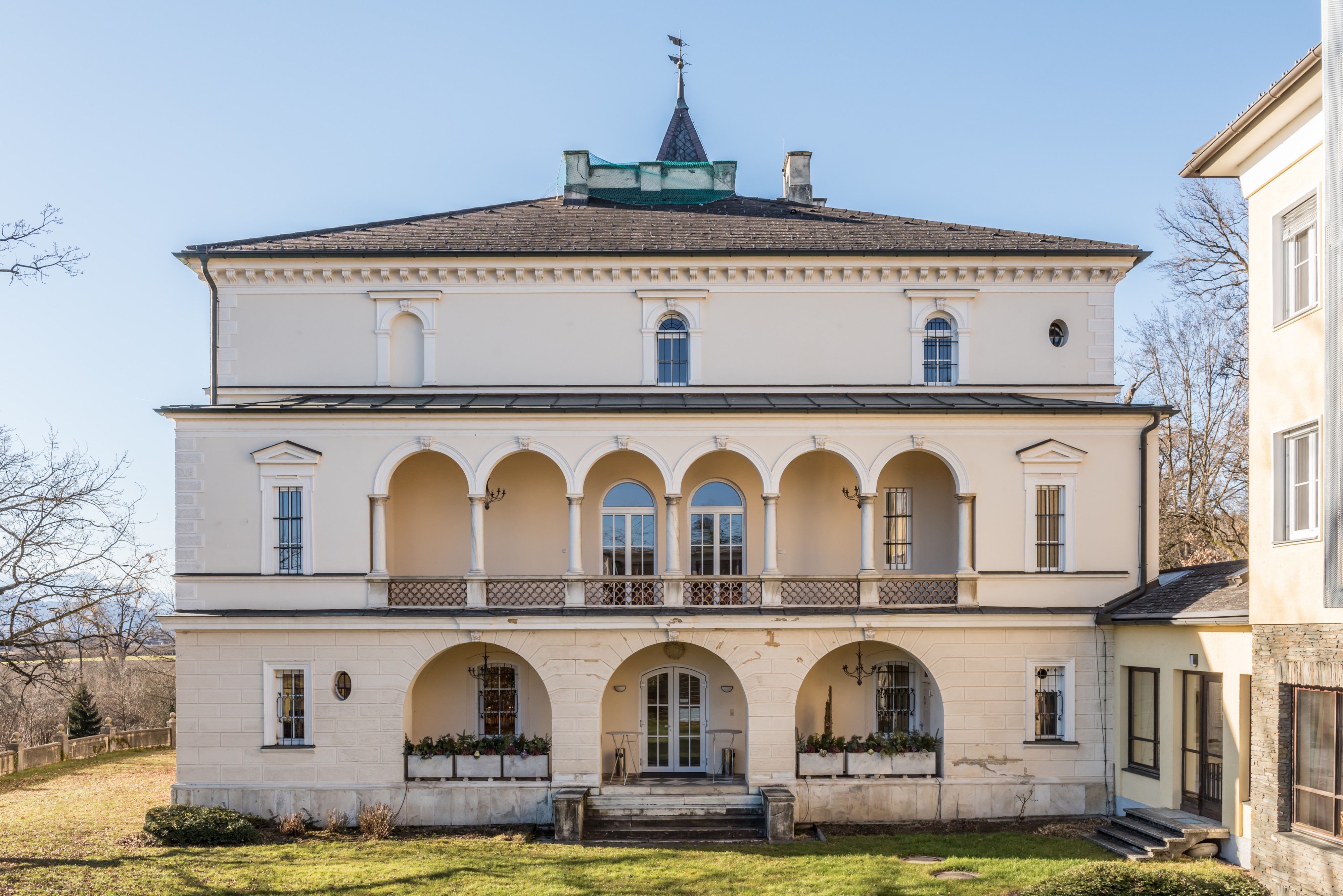 Klagenfurt Welzenegg Krastowitz 1 Schloss Krastowitz Arkaden 27122016 5875