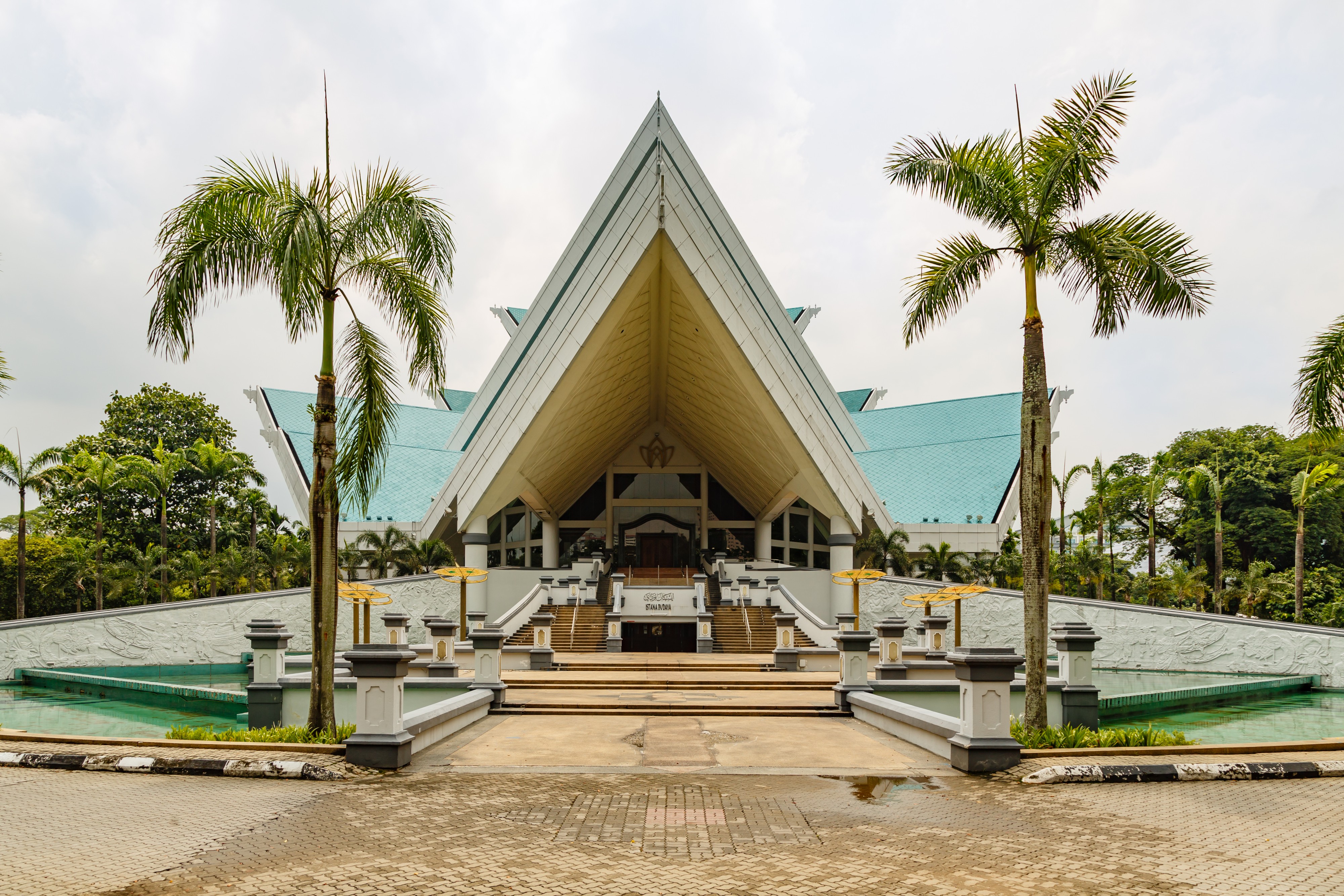 Kuala-Lumpur Malaysia Istana-Budaya-01