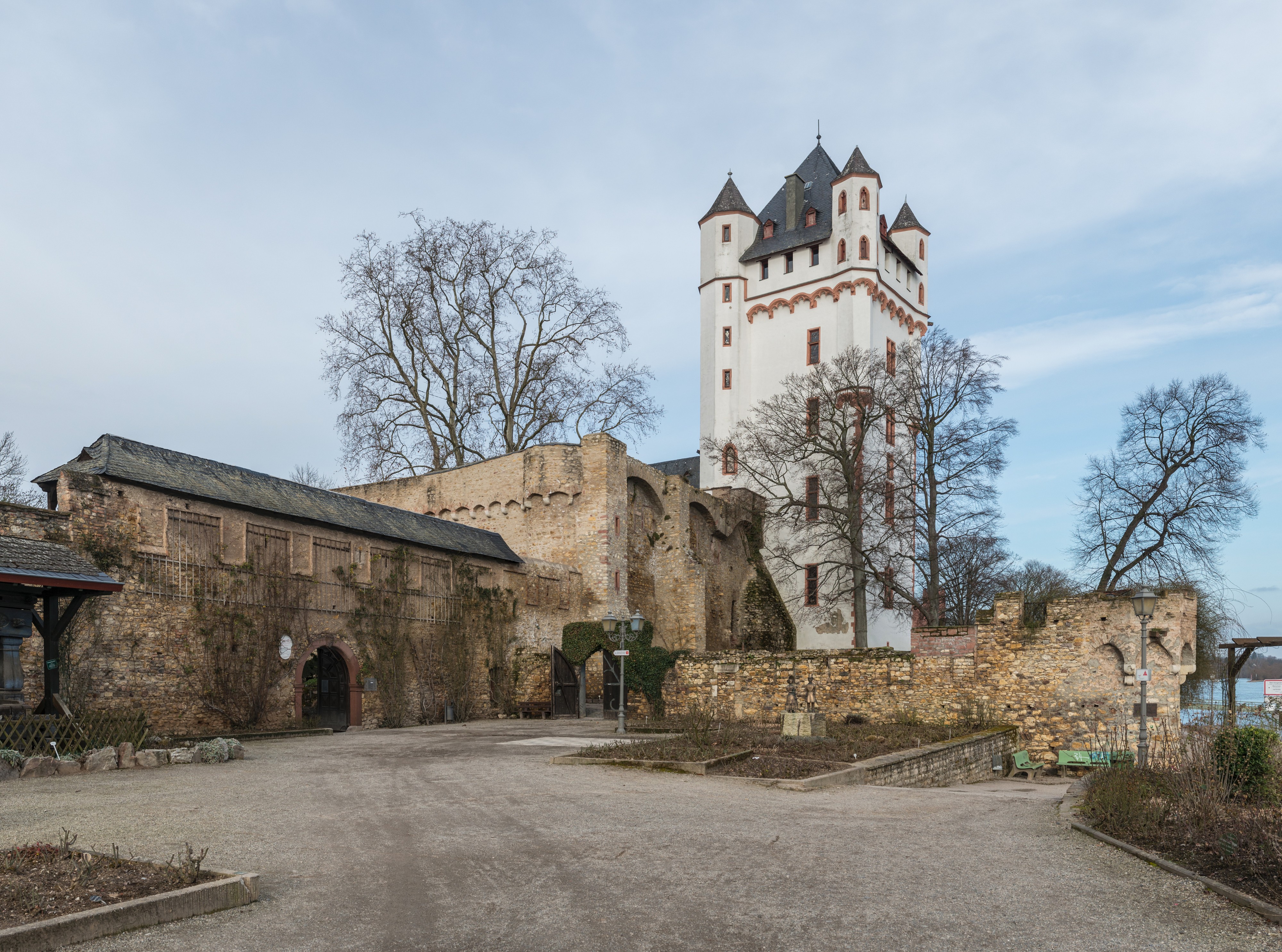 Kurfürstliche Burg, Eltville, Southwest view 20150225 1