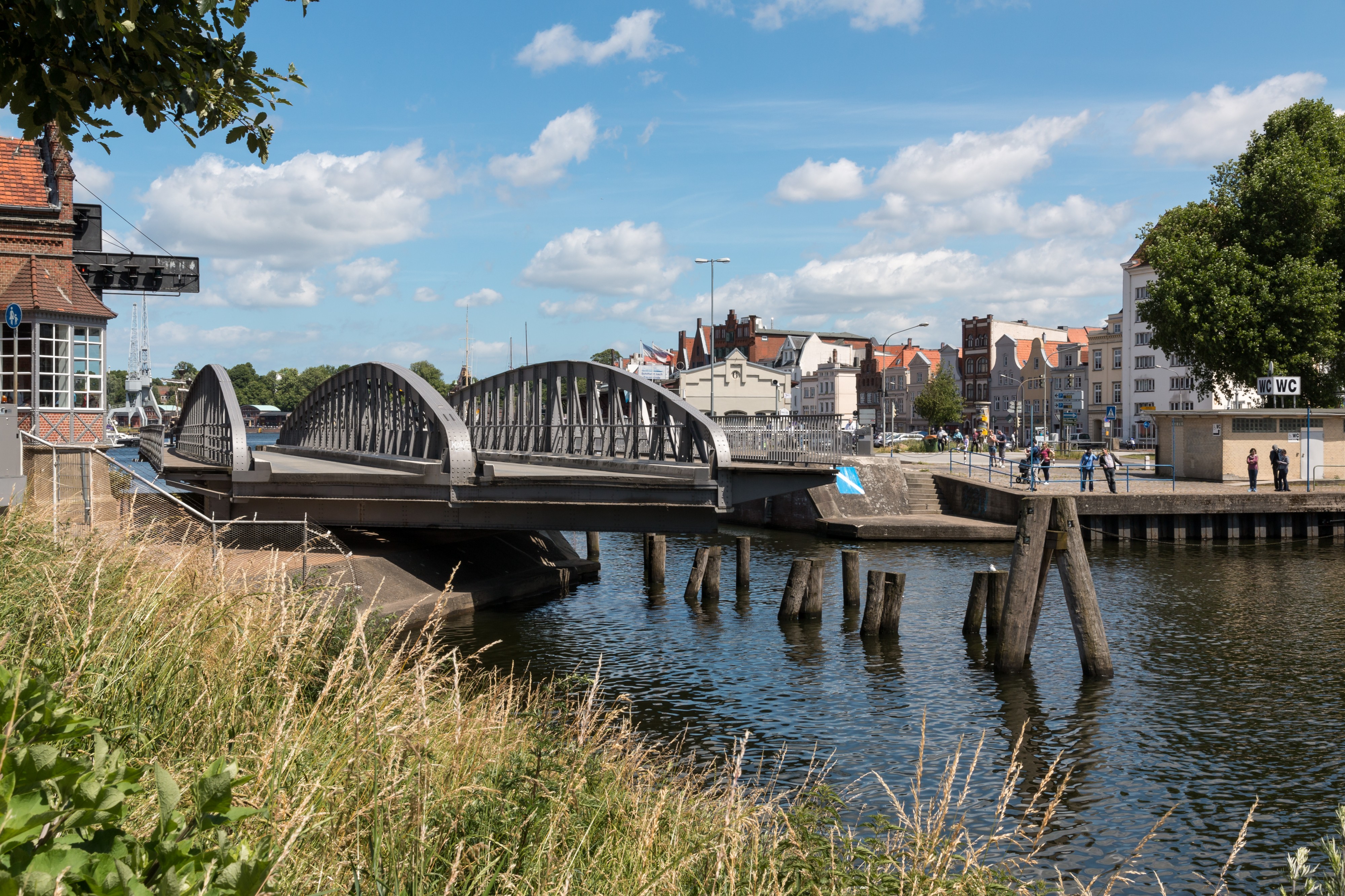 Lübeck, Drehbrücke -- 2017 -- 0507
