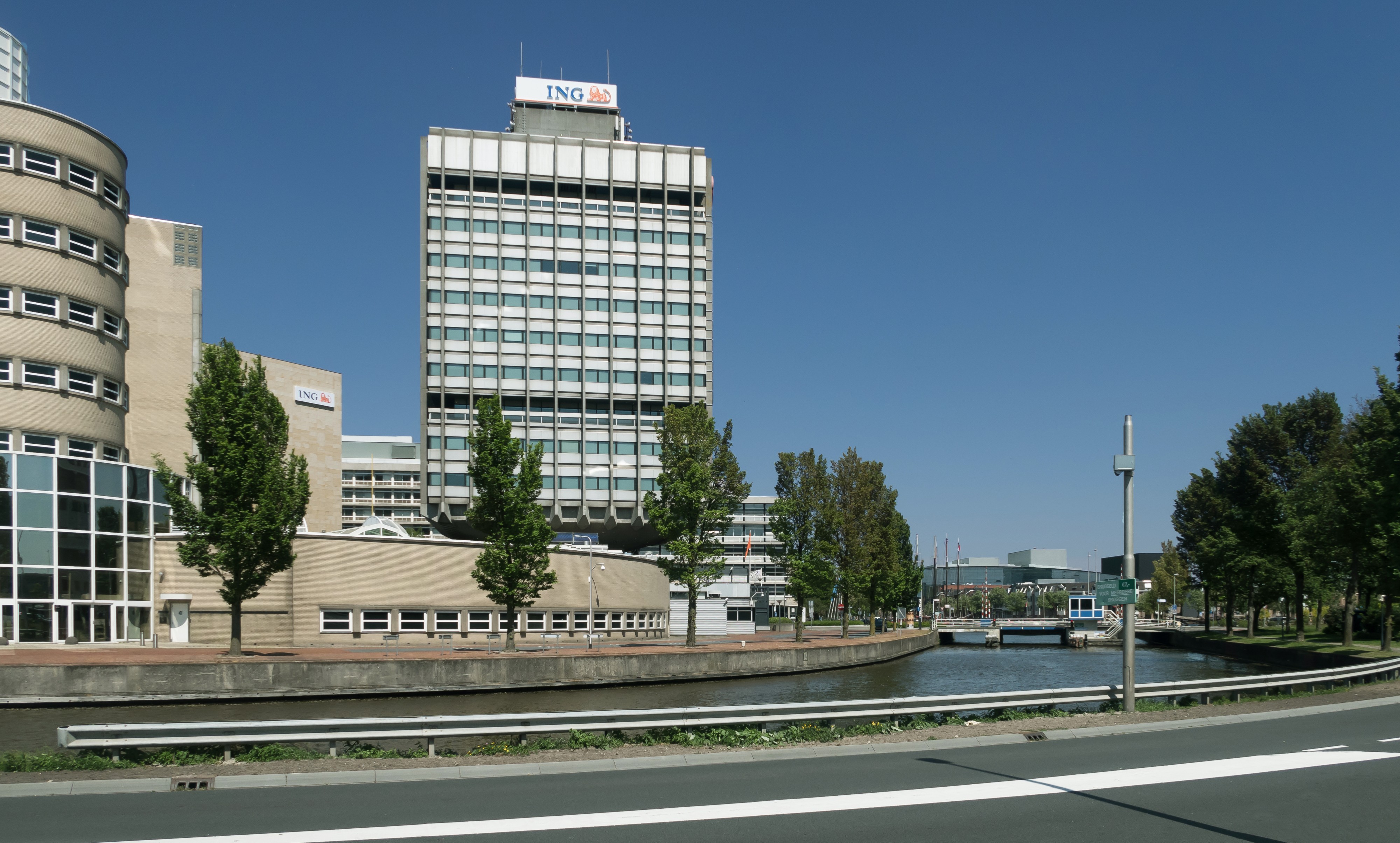 Leeuwarden, het INGkantoorgebouw IMG 3693 2018-05-21 12.24