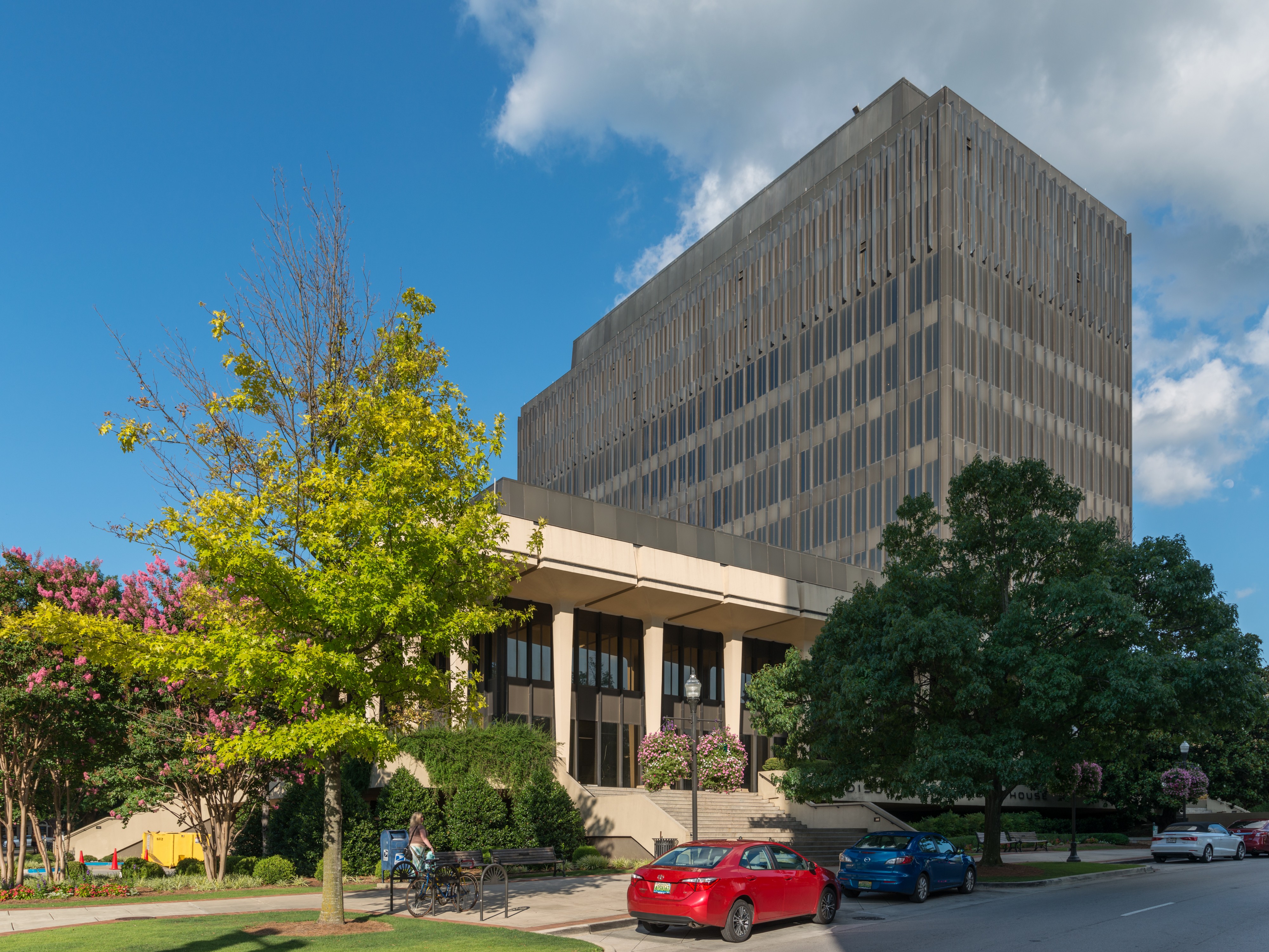 Madison County Courthouse, Huntsville AL, West view 20160715 1