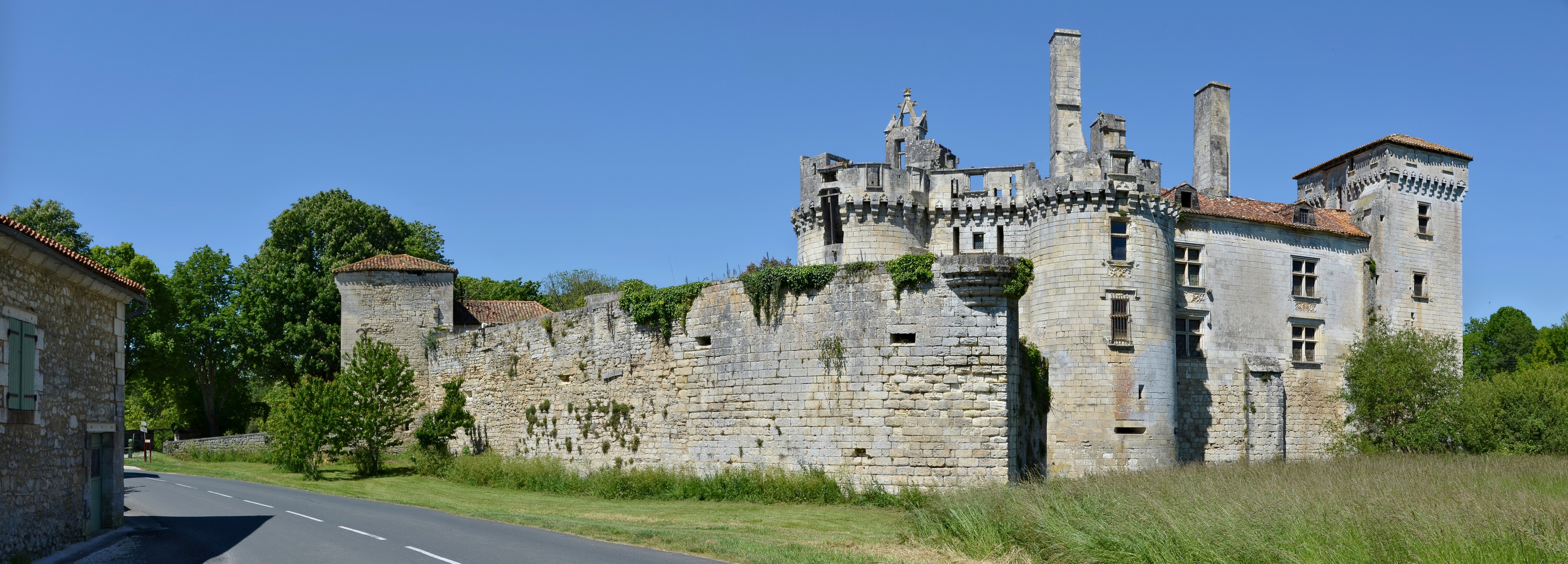 Mareuil 24 Le château vue est 2014