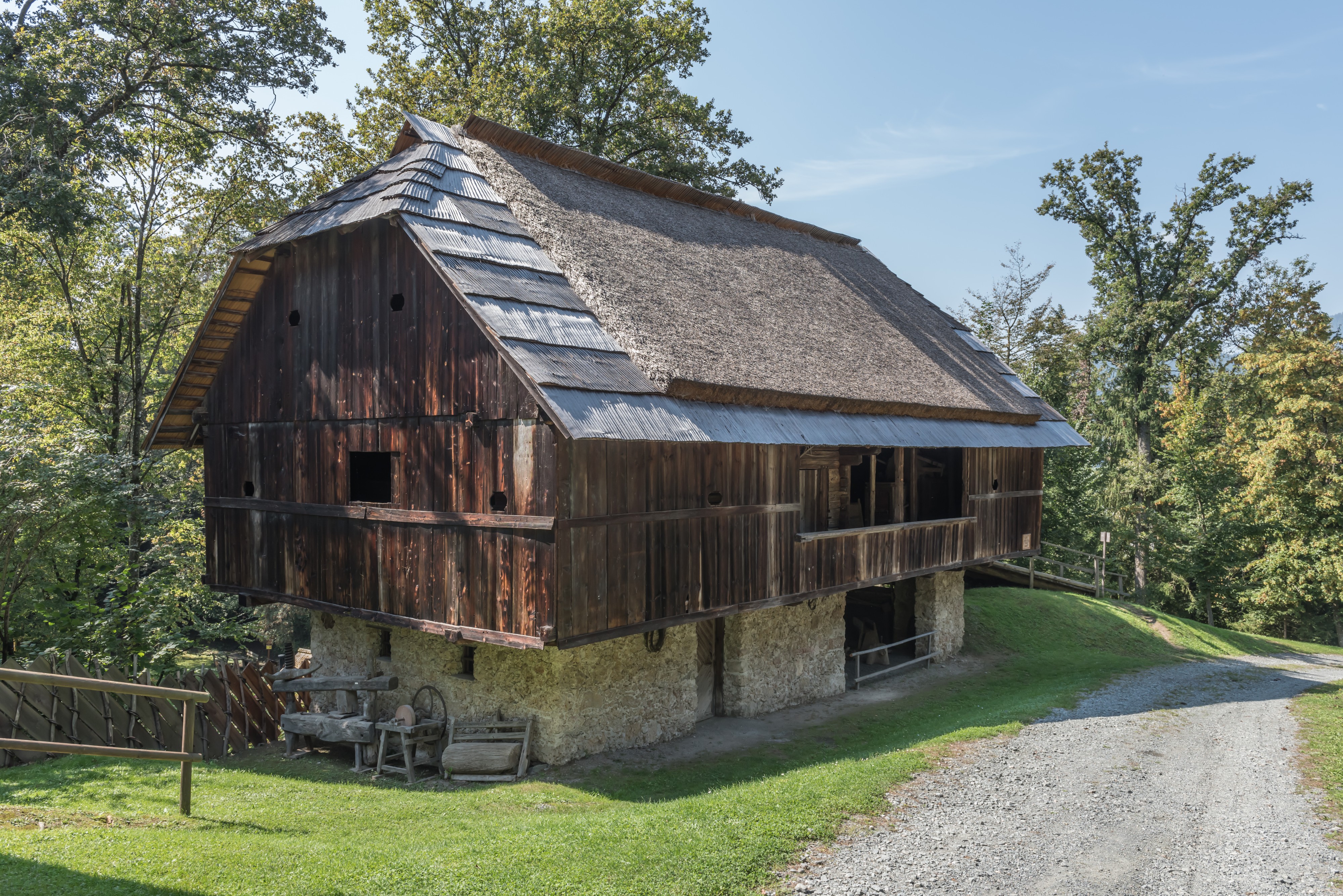 Maria Saal Freilichtmuseum Skorjanzstadel Ost-Ansicht 13092016 4275