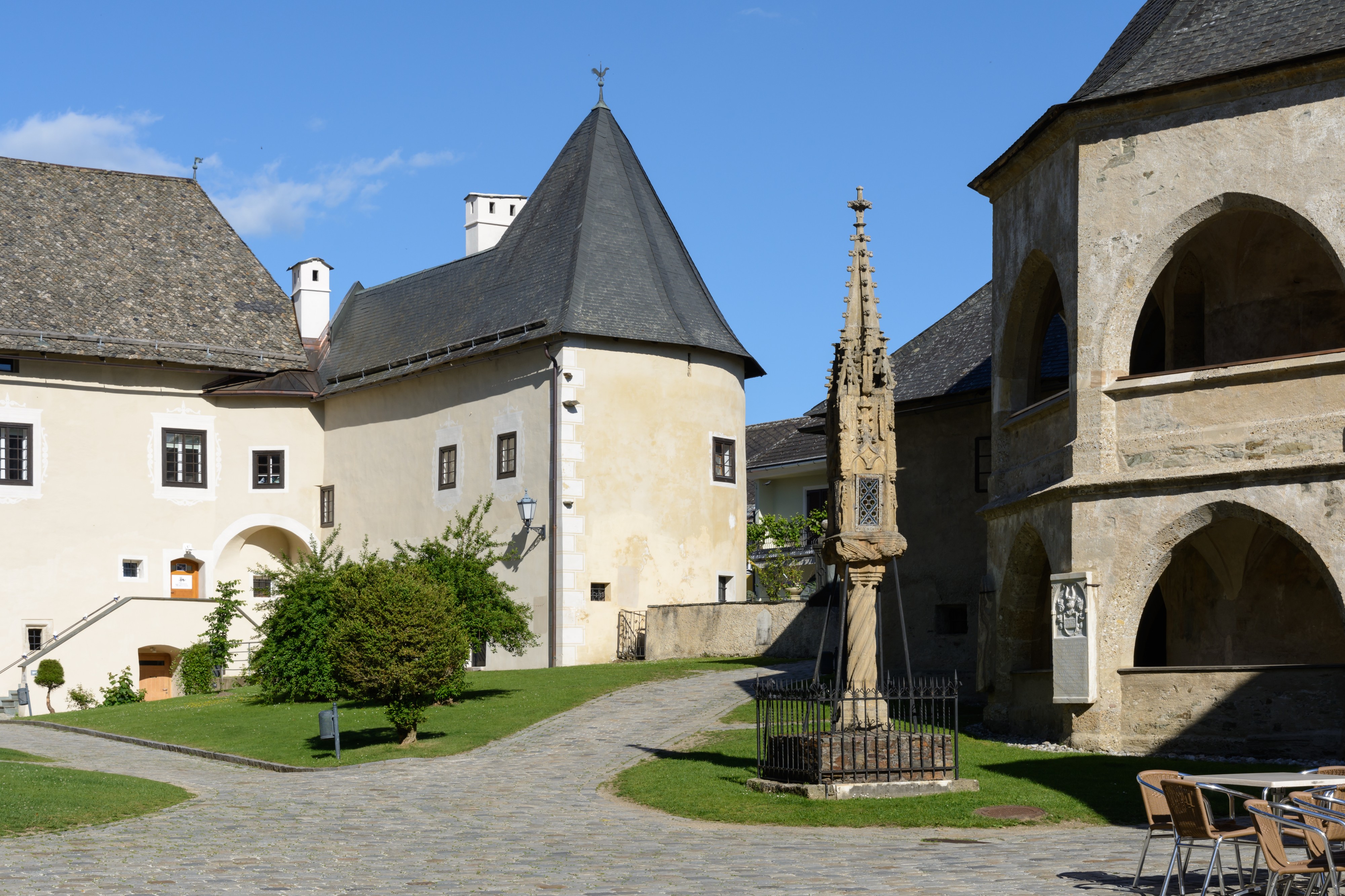Maria Saal Lichtsäule Kapitelhaus Karner 20170526