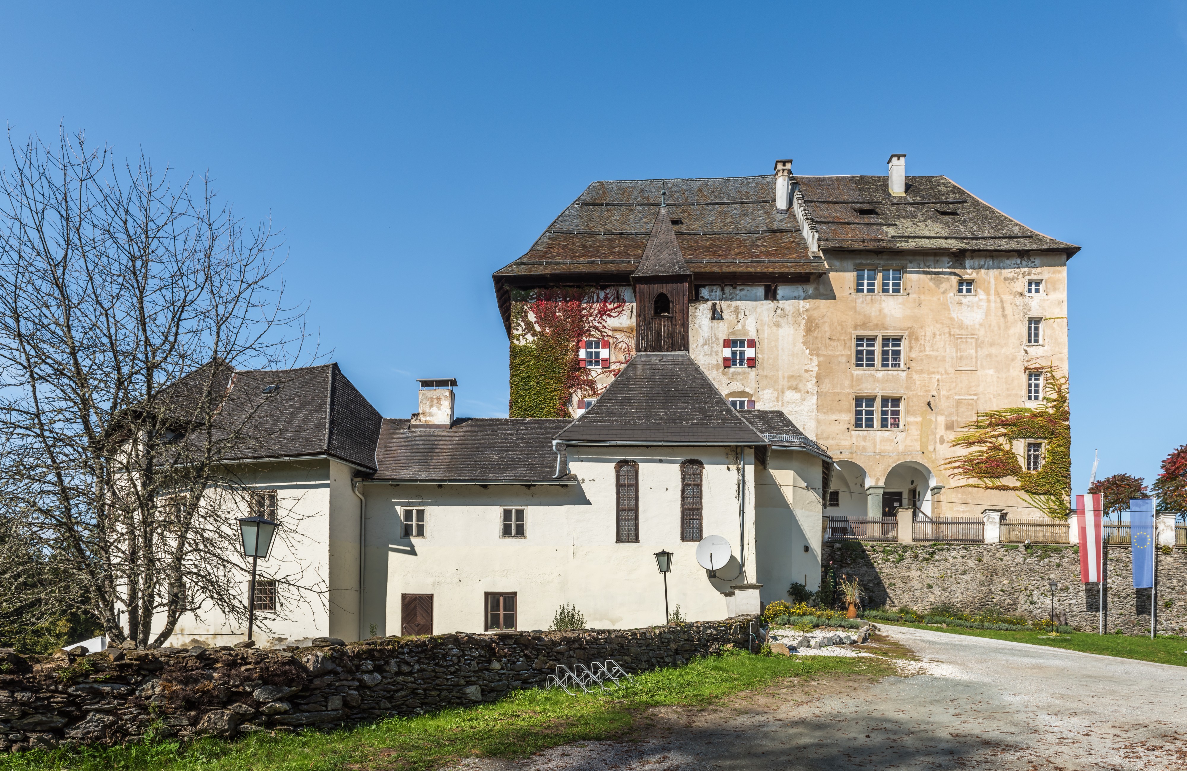 Moosburg Schloss 1 Schloss Süd-Ansicht 02102017 1296