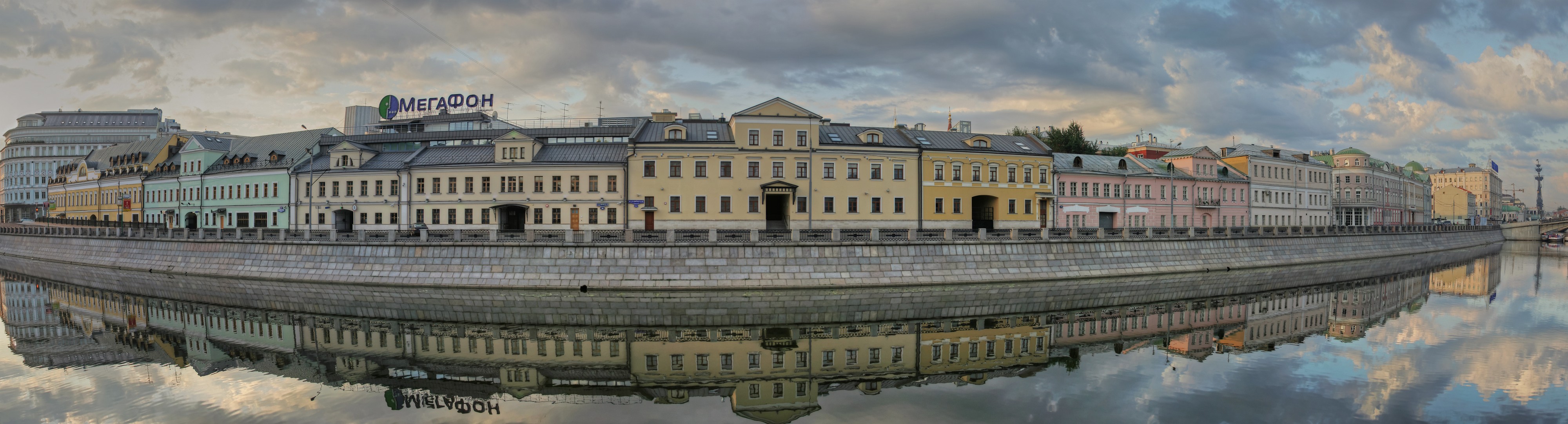 Moscow Kadashevskaya Embankment 2009 pano