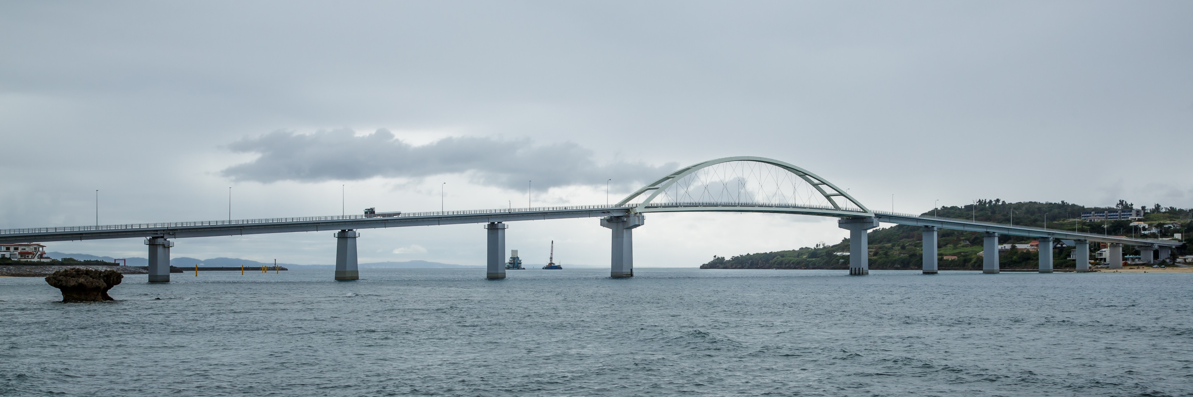 Motobu Okinawa Sesoku-Bridge-01