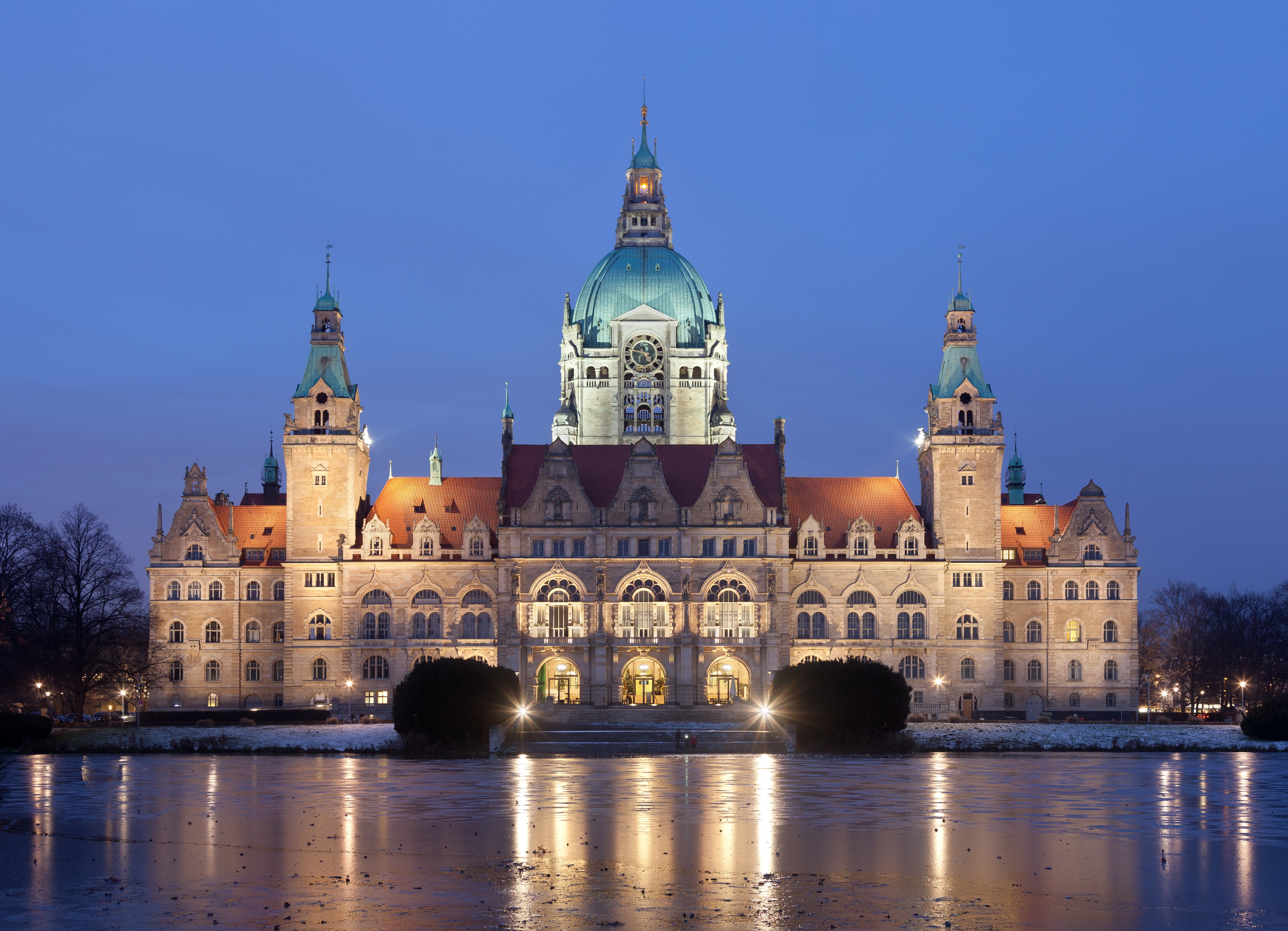 Neues Rathaus Hannover abends