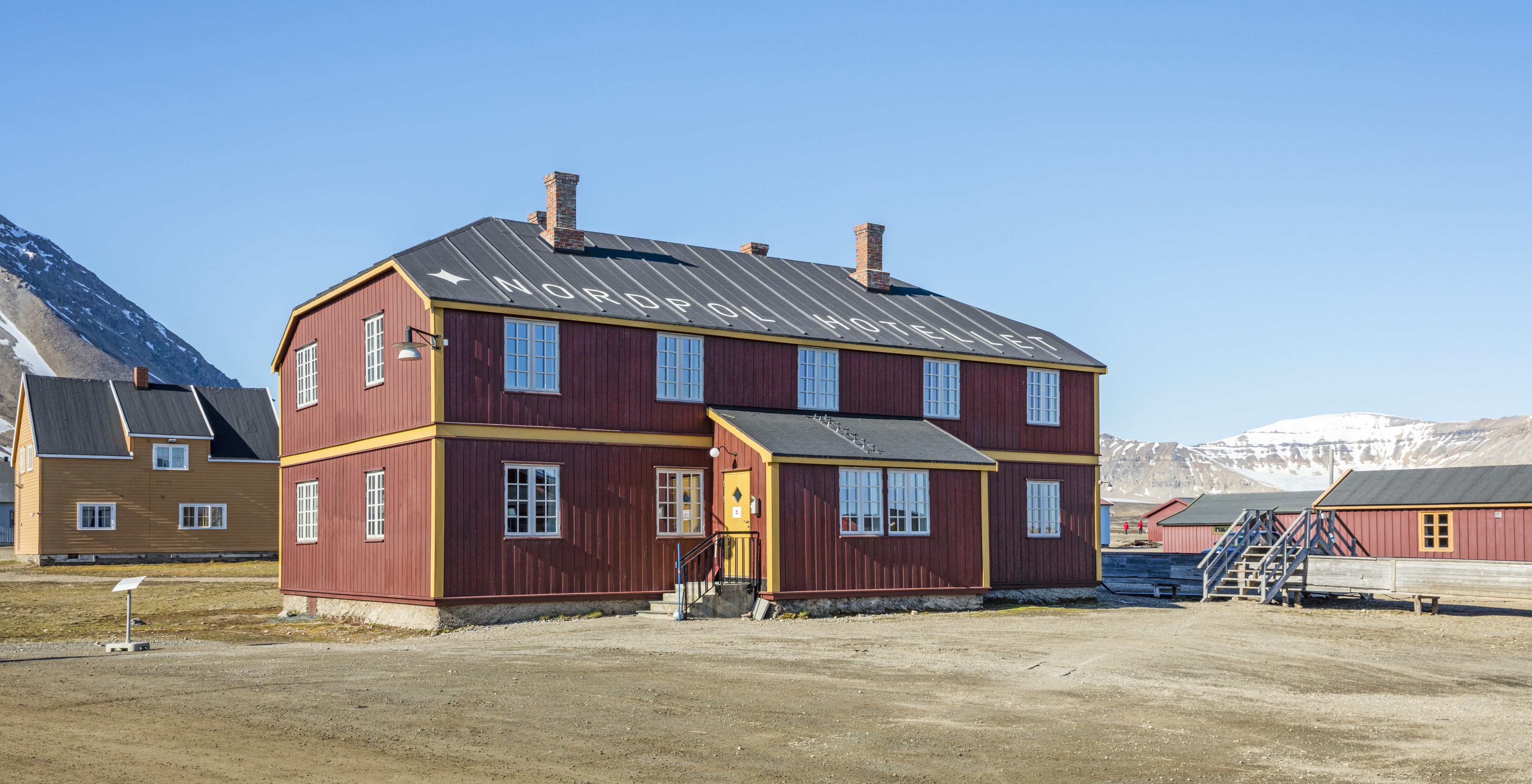 NOR-2016-Svalbard-Ny-Ålesund-North Pole Hotel (Nordpolhotellet) 01