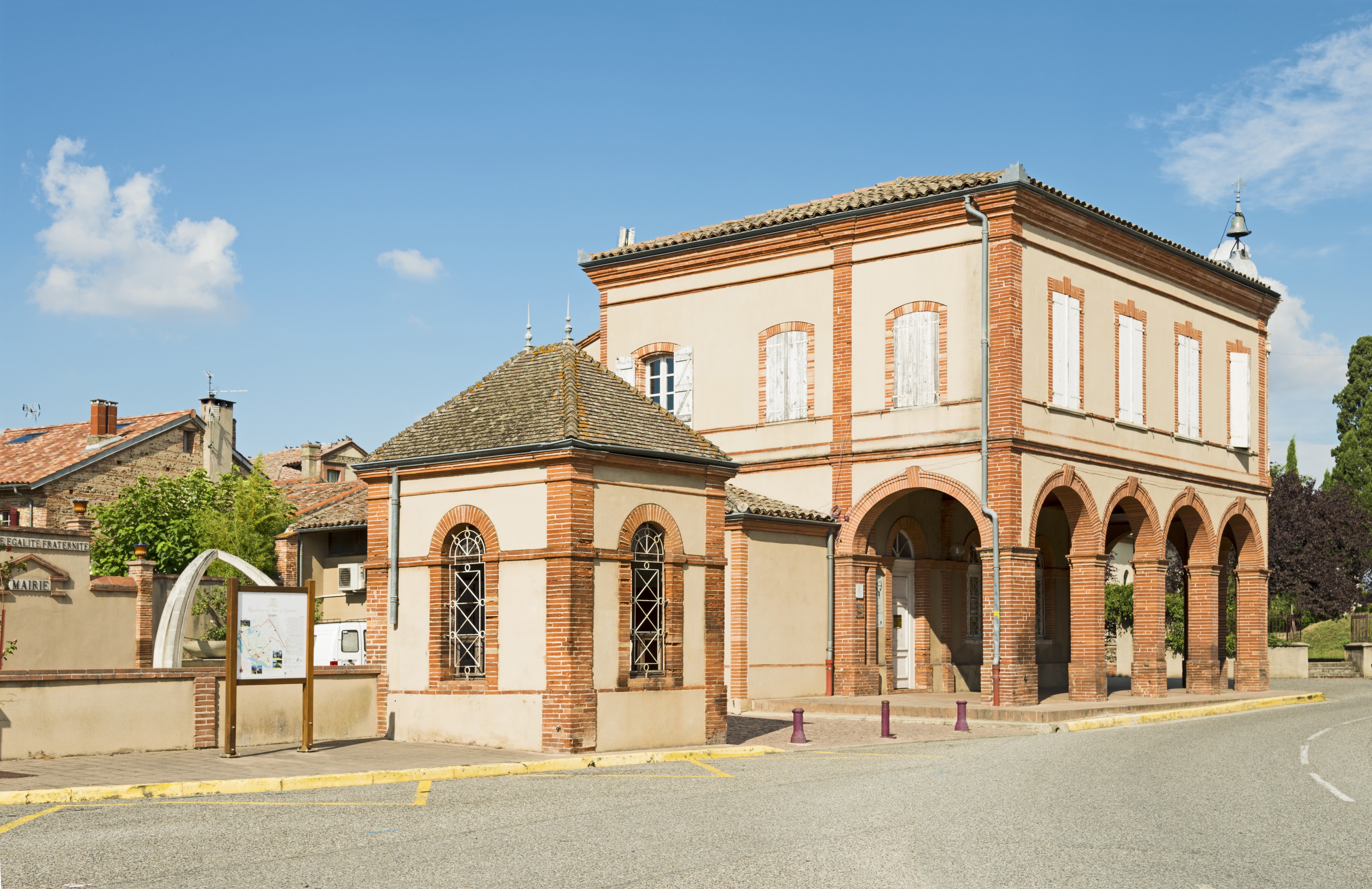 Ondes - La Mairie